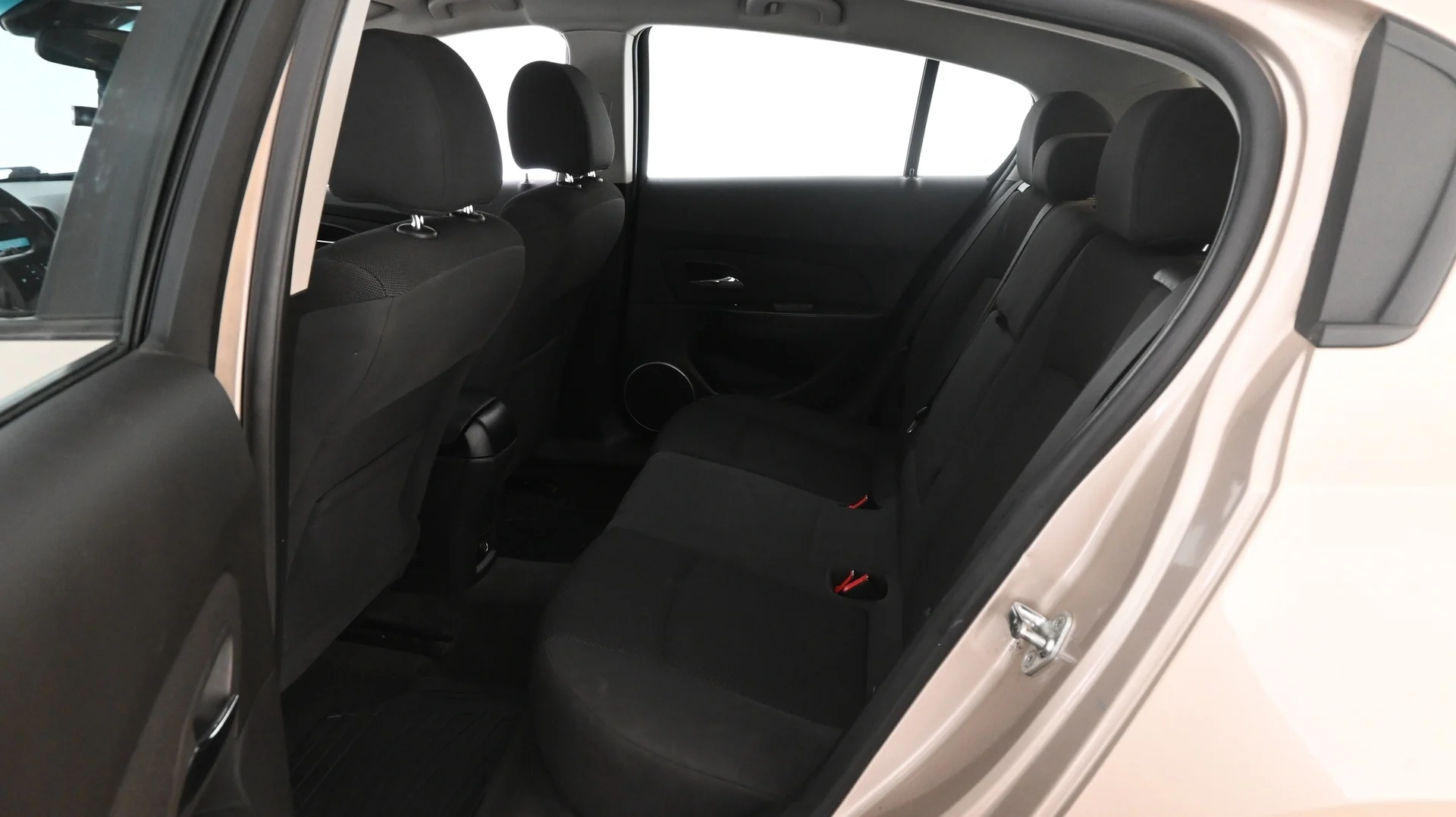 Car Image - 4PI8z8T8bC3XAYFVll6urv