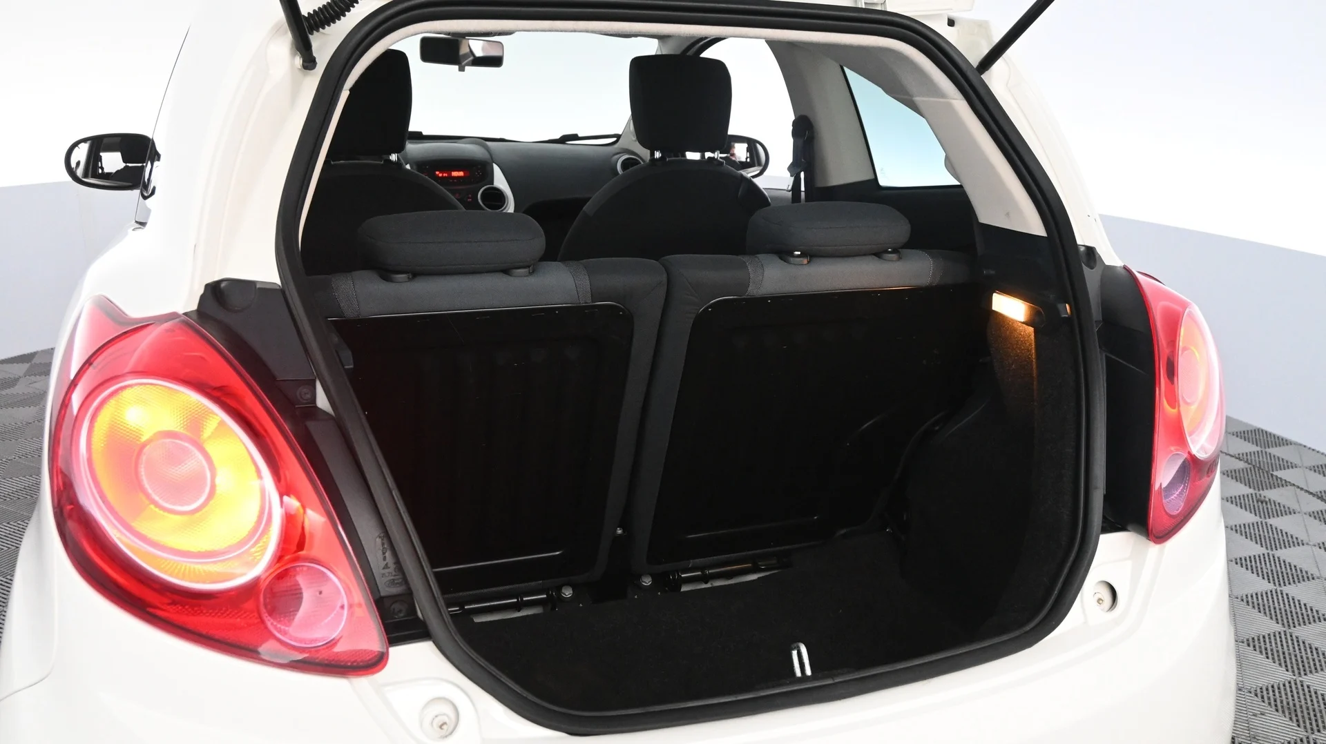 Car Image - 1WlUsDki8KM7cbcyNMru6x