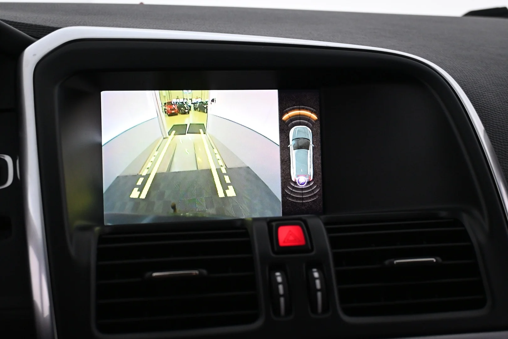 Car Image - 2o9IbDChBWkuKmL8wBhniU
