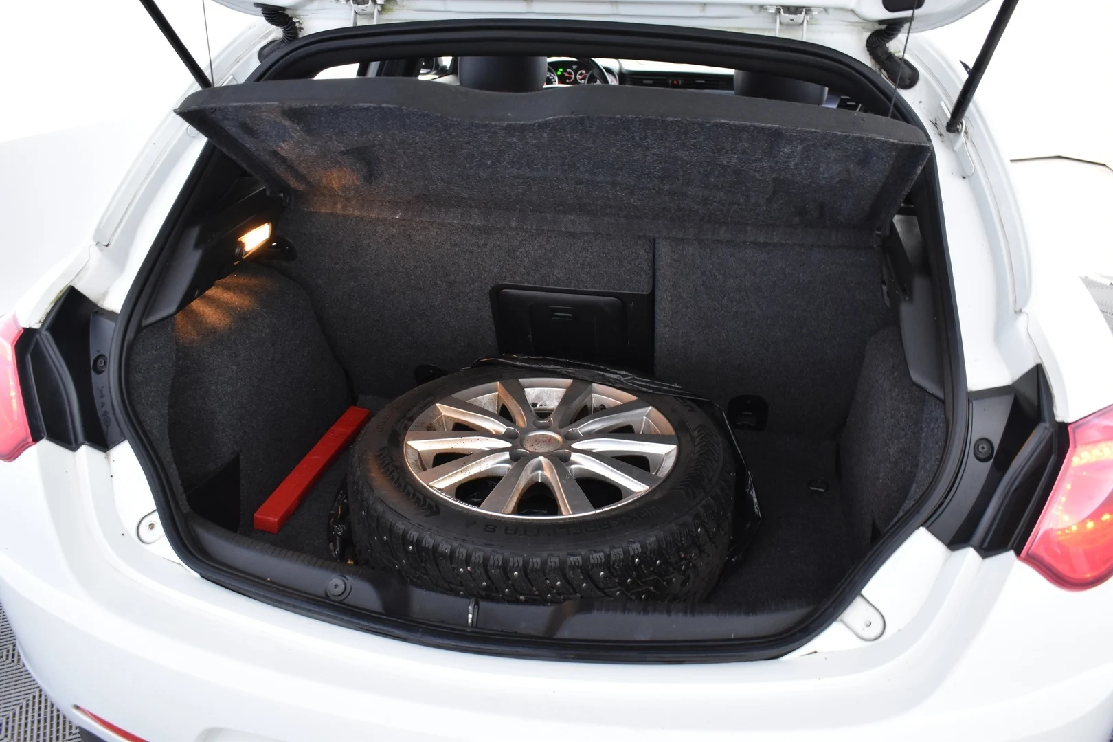 Car Image - RBL1UE4dC4PS4MQm9b3aR