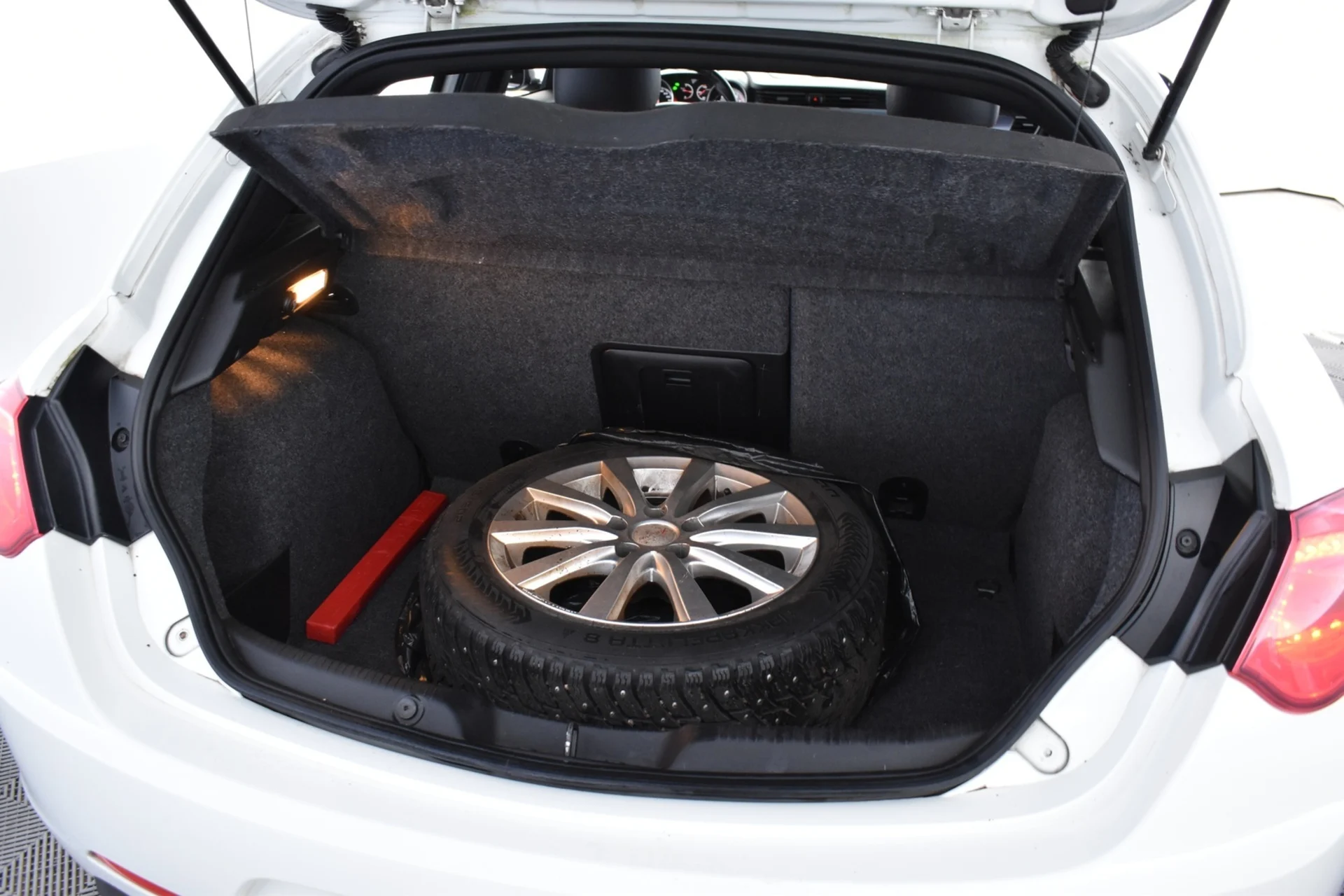 Car Image - RBL1UE4dC4PS4MQm9b3aR