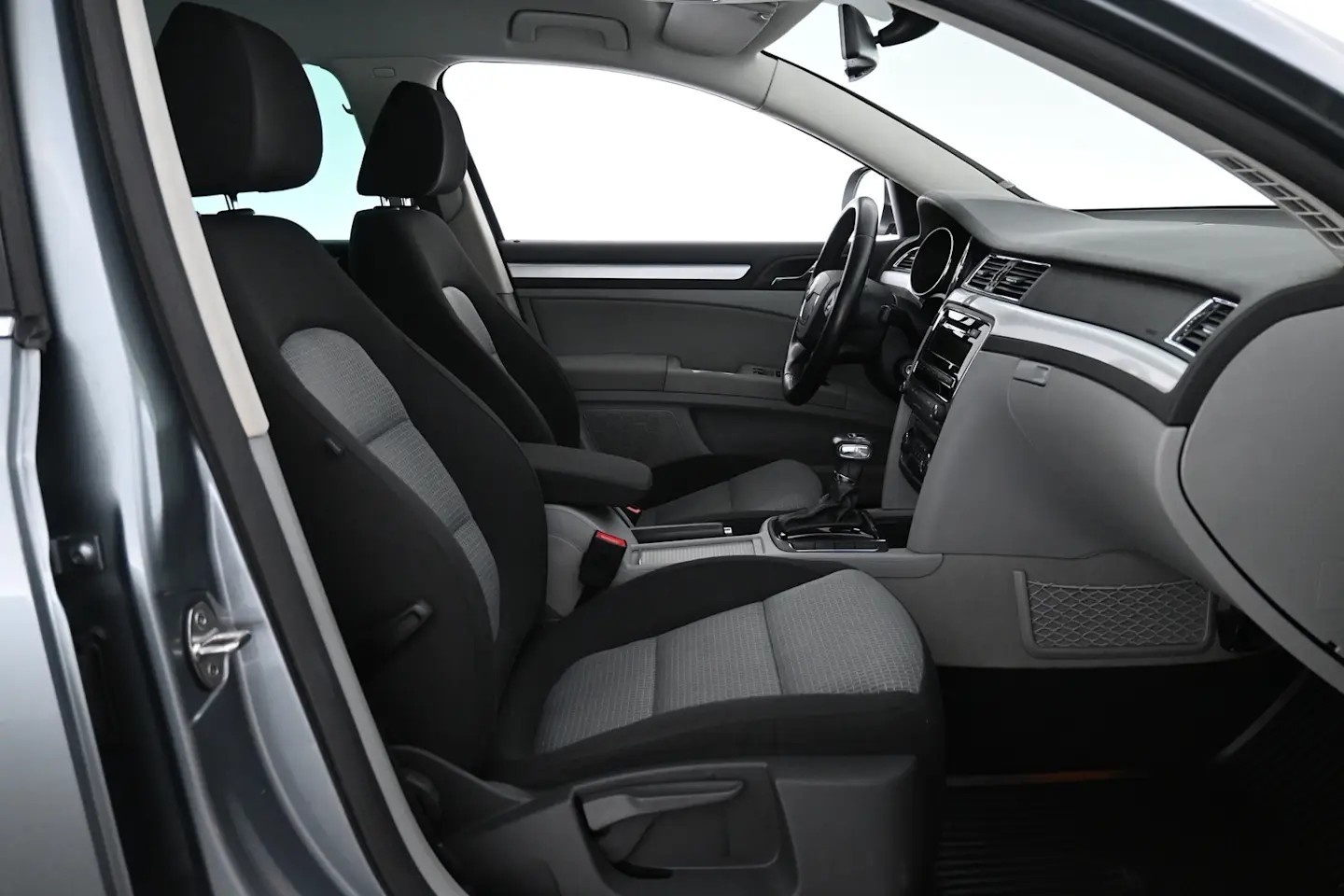 Car Image - 2UIM9TJ80thScPVWVtNHqn