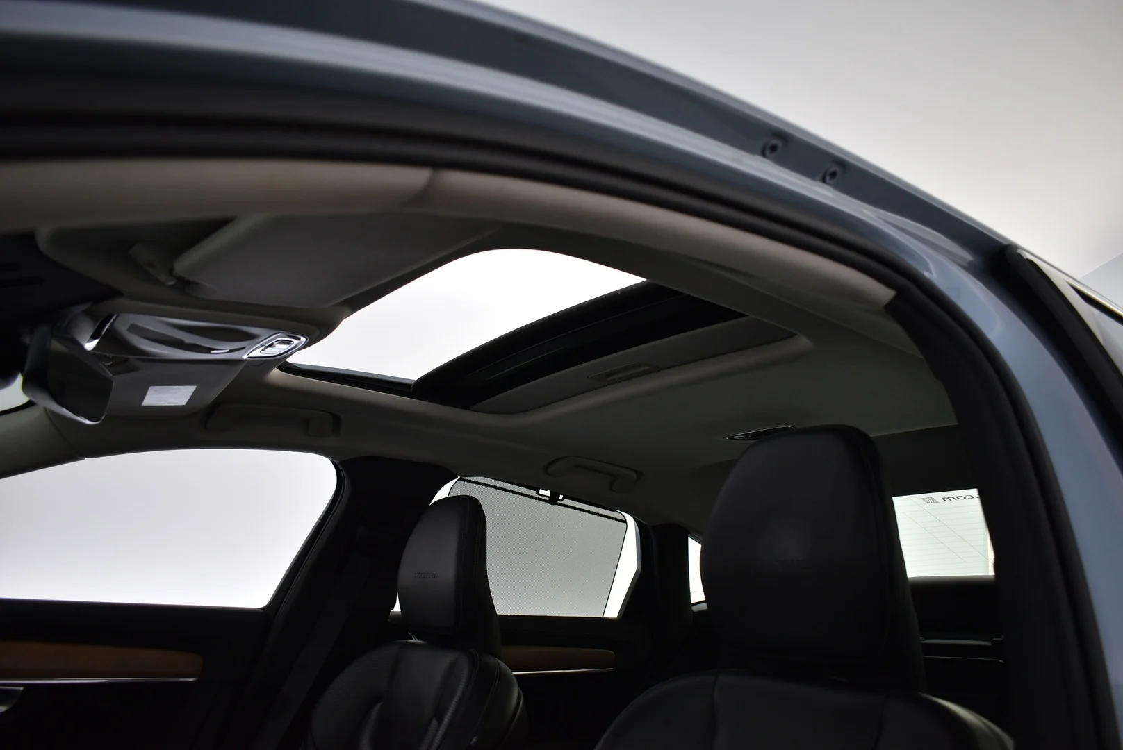 Car Image - 44kxJzRqzvbMQyrDeUxTIZ