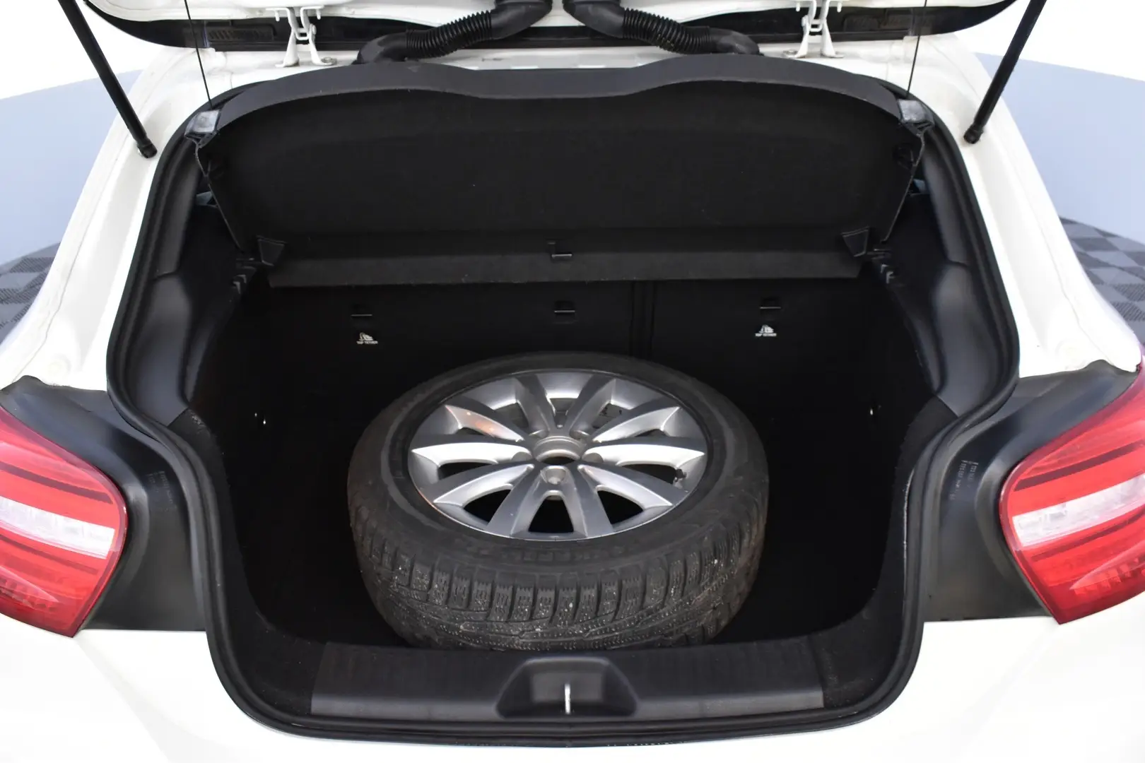 Car Image - 5mWBwxLvBokE5qA2UmRNis