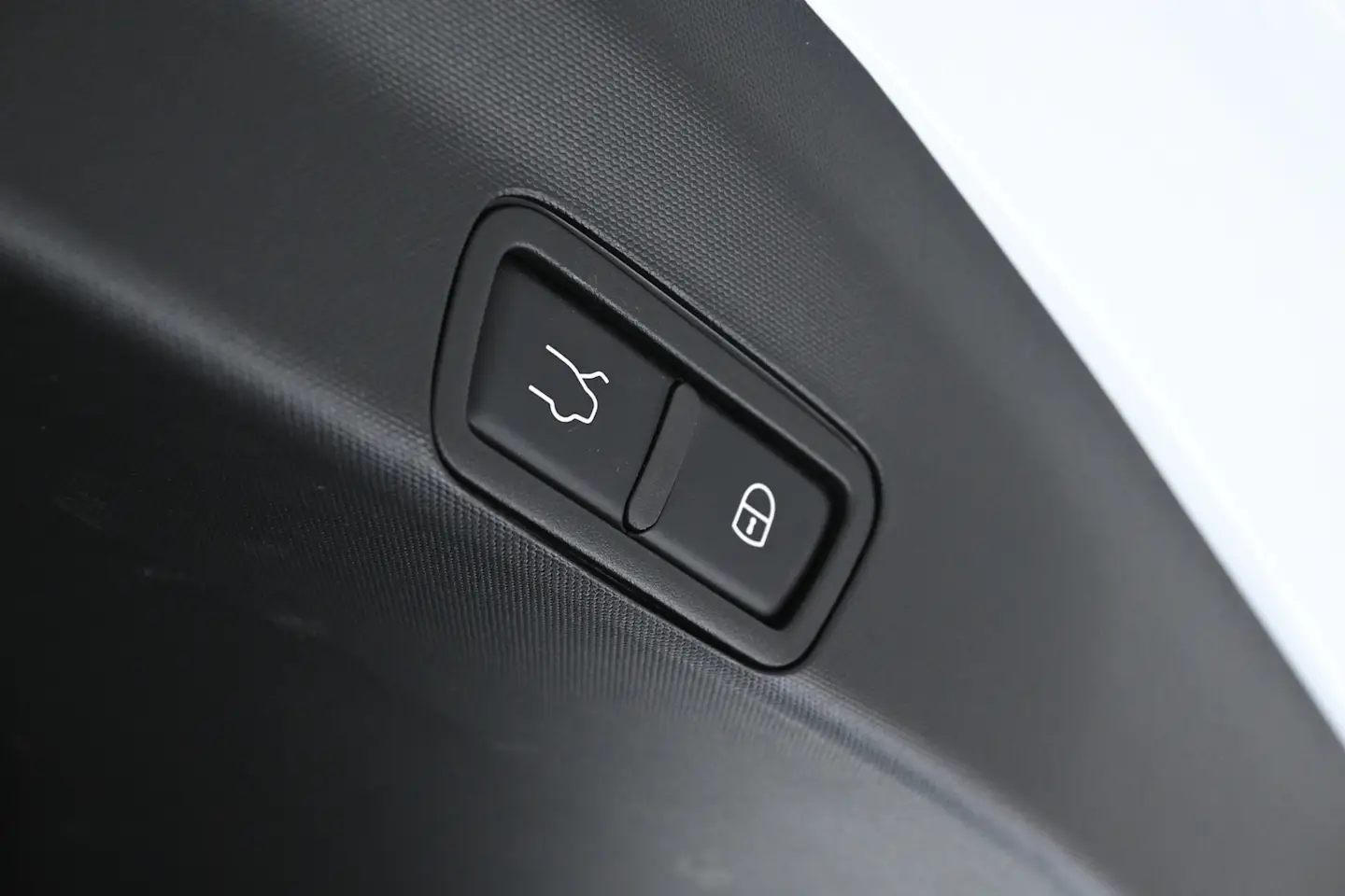 Car Image - 4Ge4Ri8XGkDMDgJoeSroFw