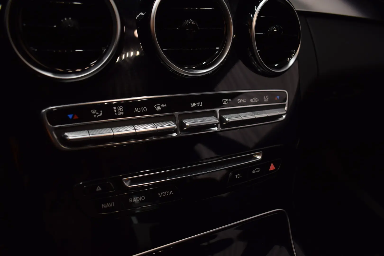 Car Image - 2opp4QZbEjNuo3QmxUmnkd