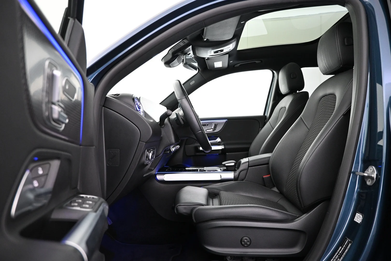 Car Image - 1iQSBJdYqNih1xdcP6XMuL