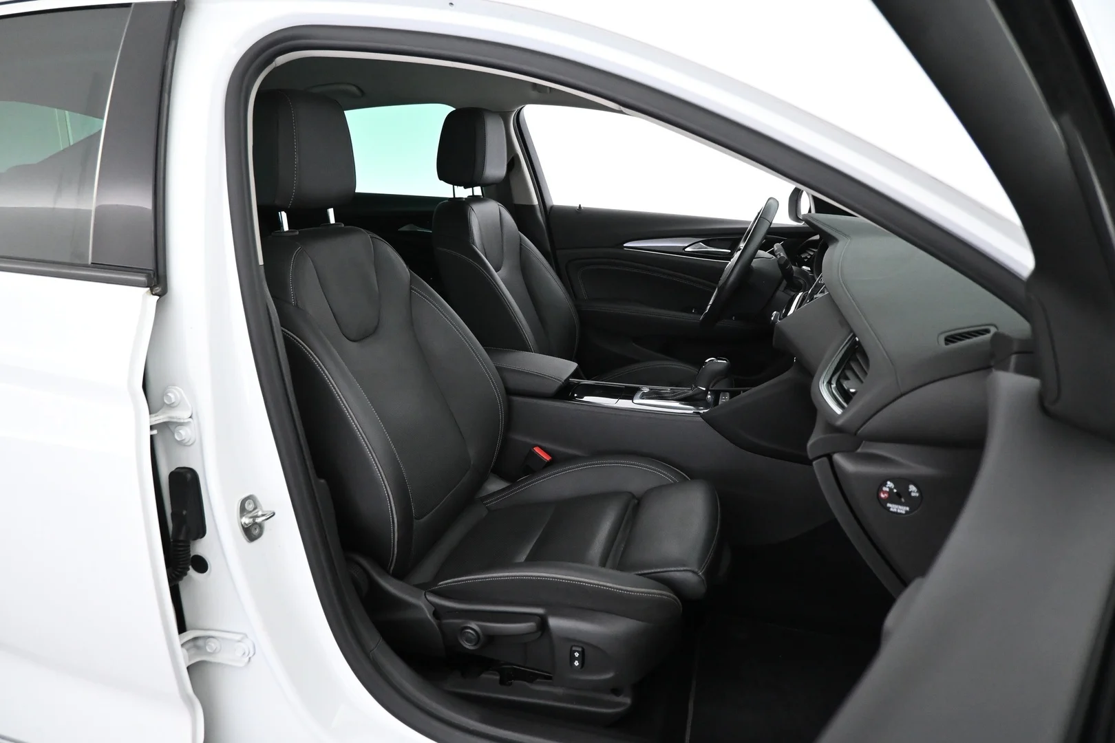 Car Image - 6MJZPX6hYf1m4eT5D9czAu