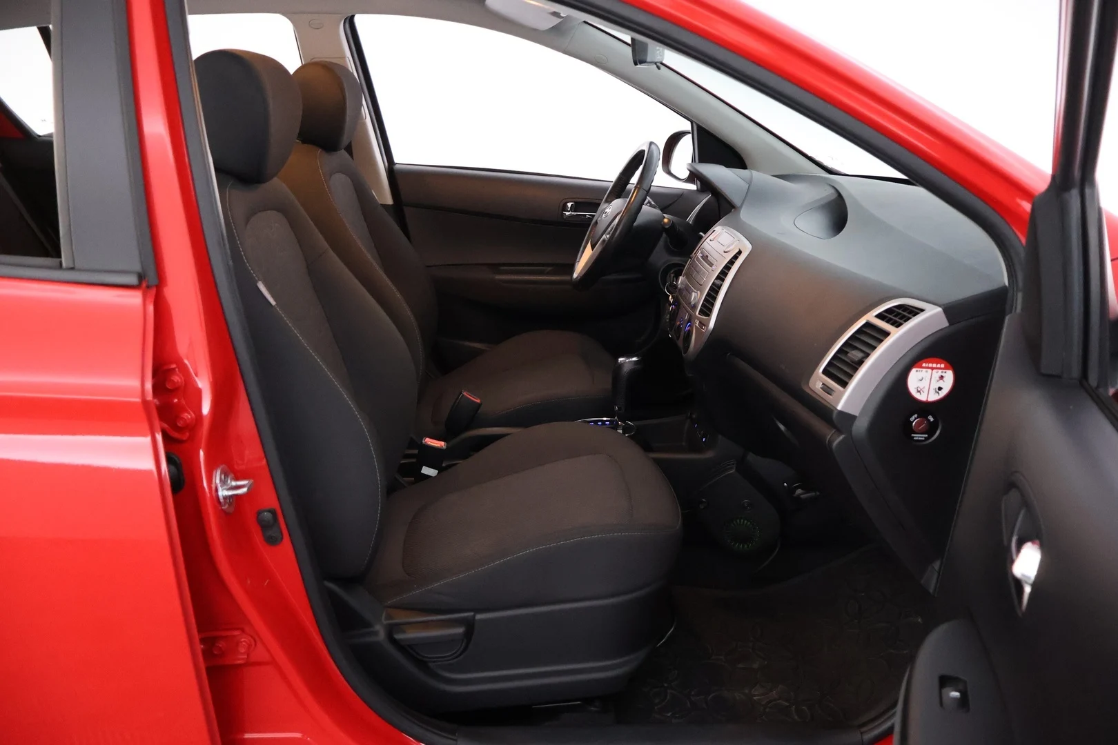 Car Image - TbObEnlqyZ7PuNFly5sY3