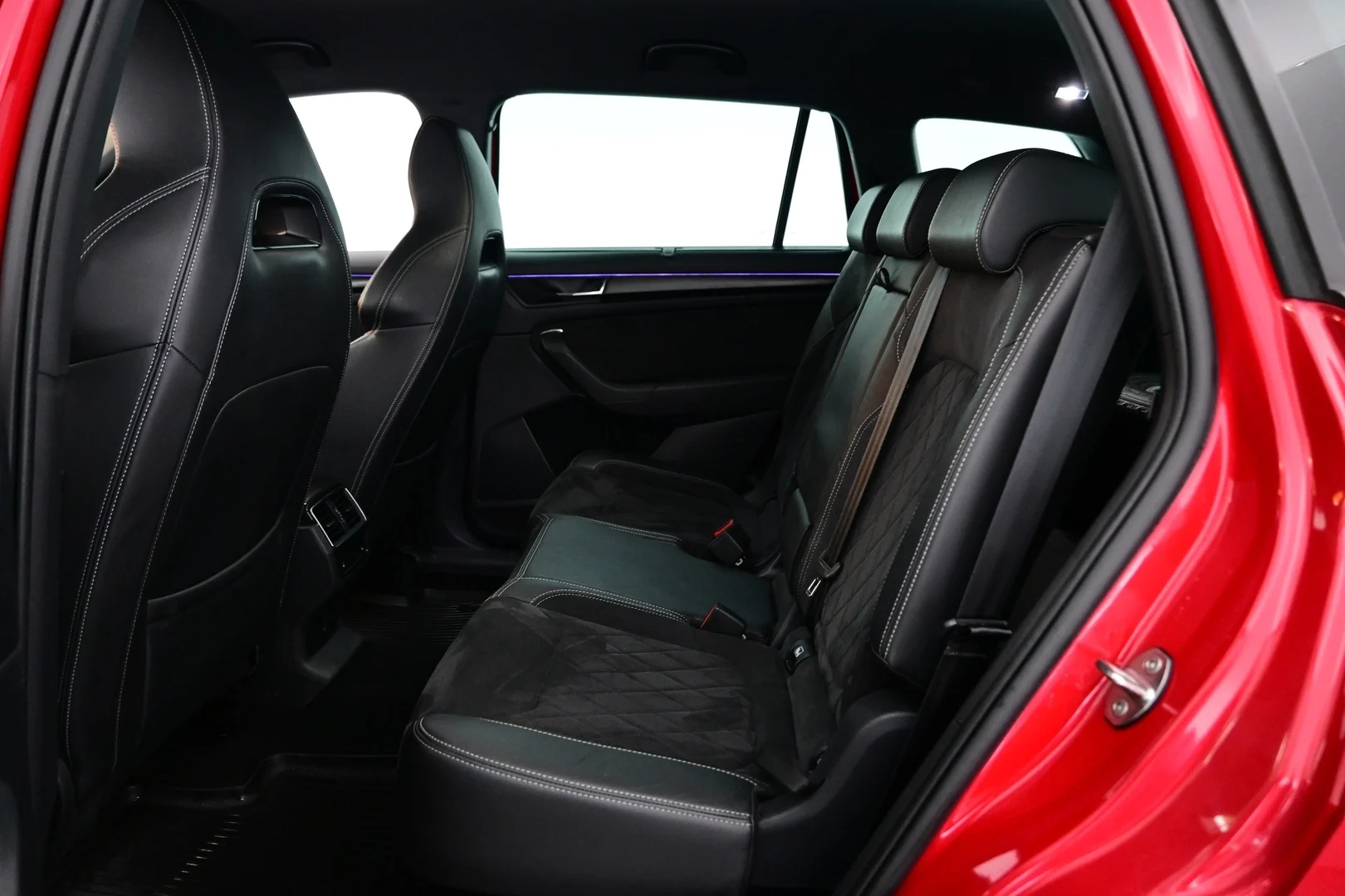 Car Image - 6tttZ01nvFIU1Y9qdYmn62