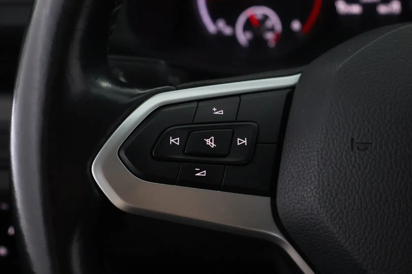 Car Image - 3mO0E0vQLAfSavE4qrhZWd