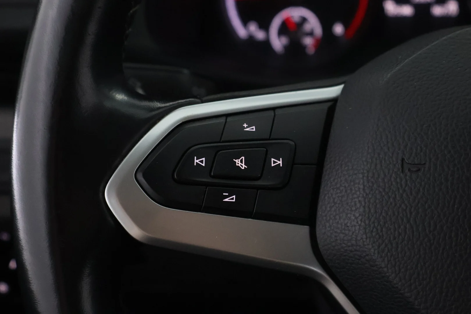Car Image - 3mO0E0vQLAfSavE4qrhZWd