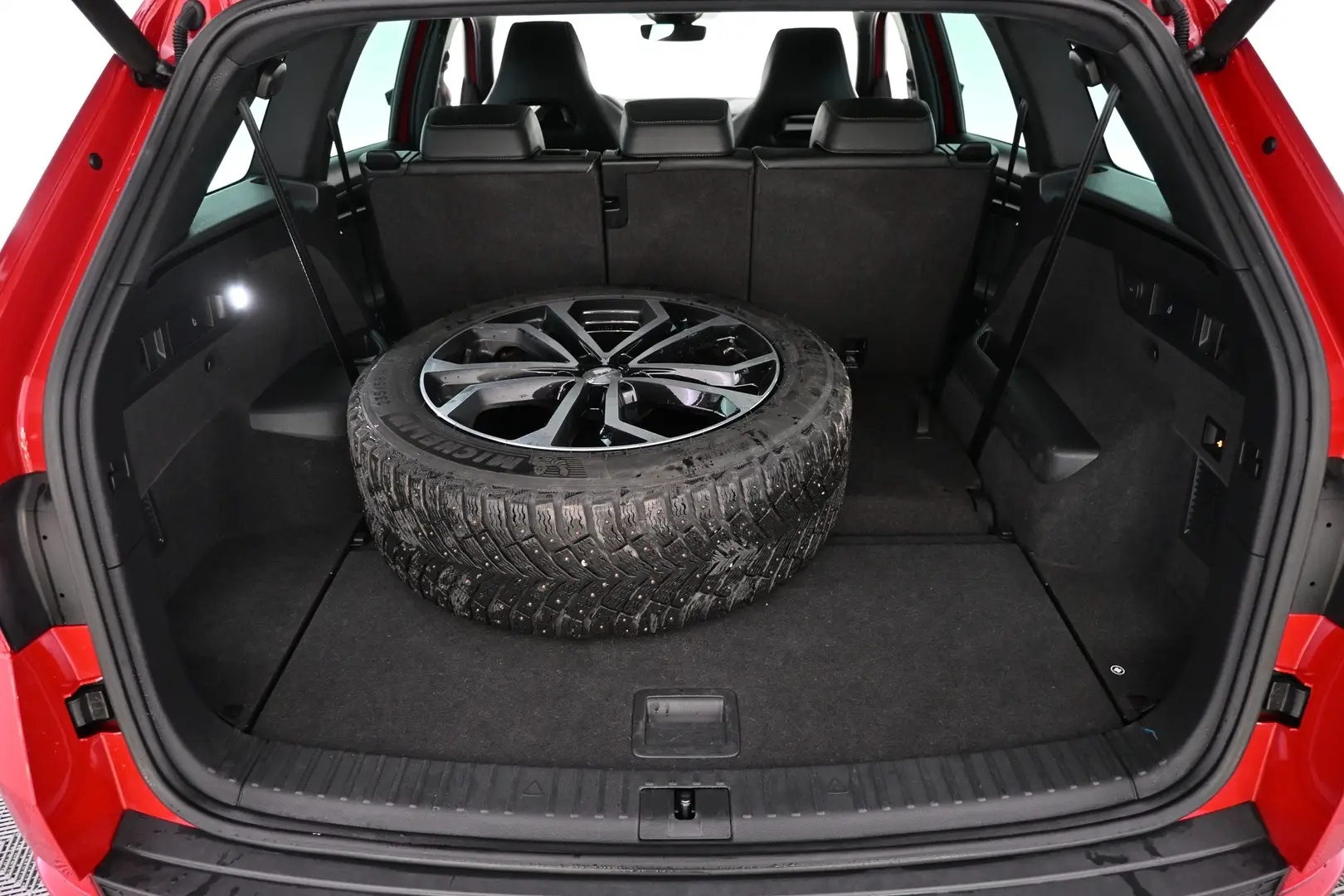 Car Image - 5awWrUO03SXYfw9SkFBndF