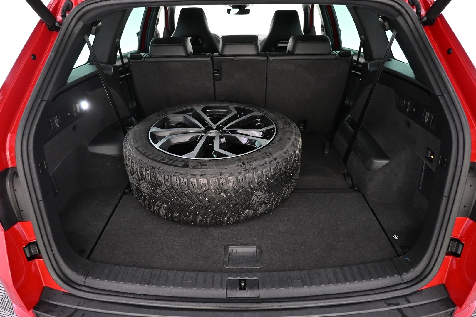Car Image - 5awWrUO03SXYfw9SkFBndF
