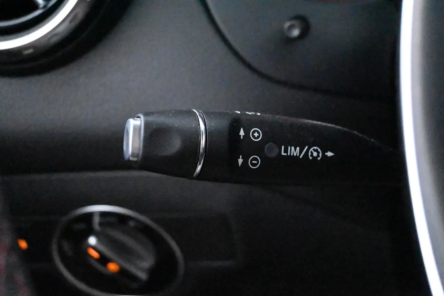 Car Image - 2uBU0KIcKFXFwSIt7KT4S6