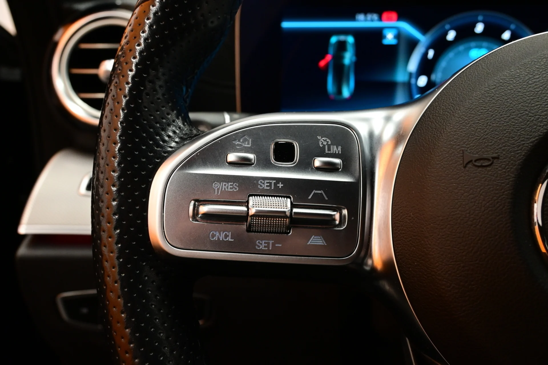 Car Image - 2OtiBVOBhxRQ6RX9oOpoTd