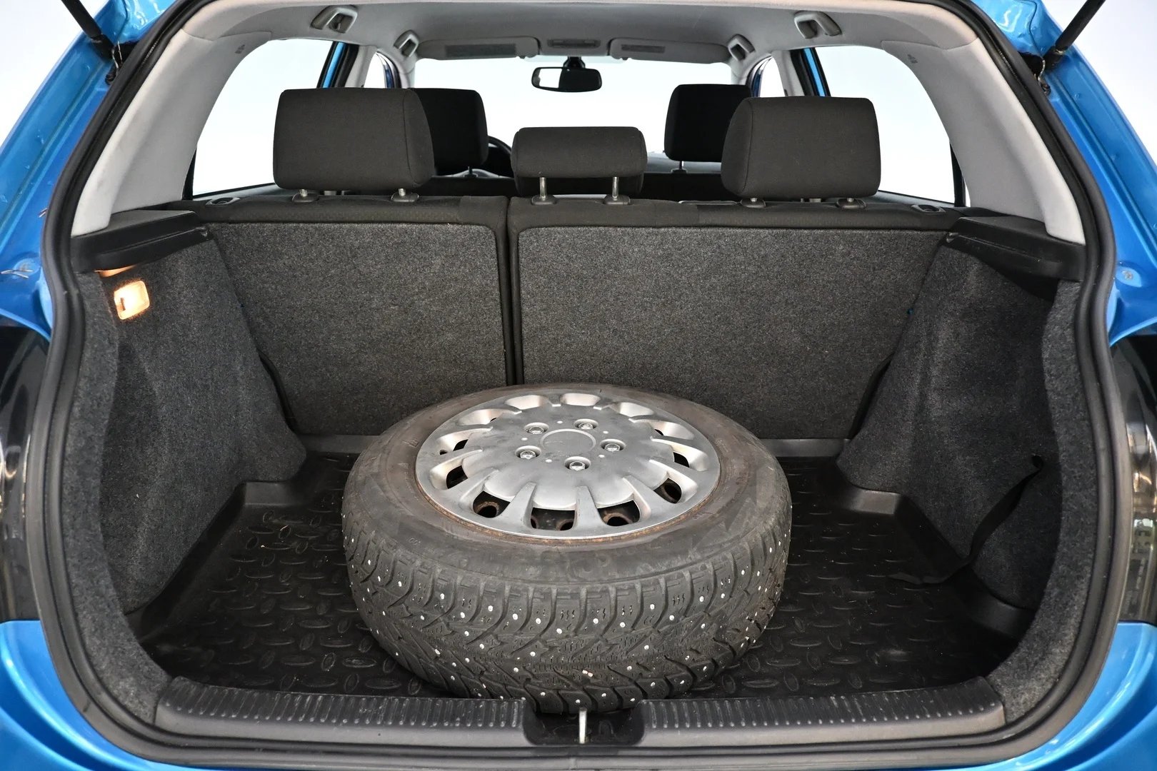 Car Image - 5p7ZarssvA6r26VLloTD5j
