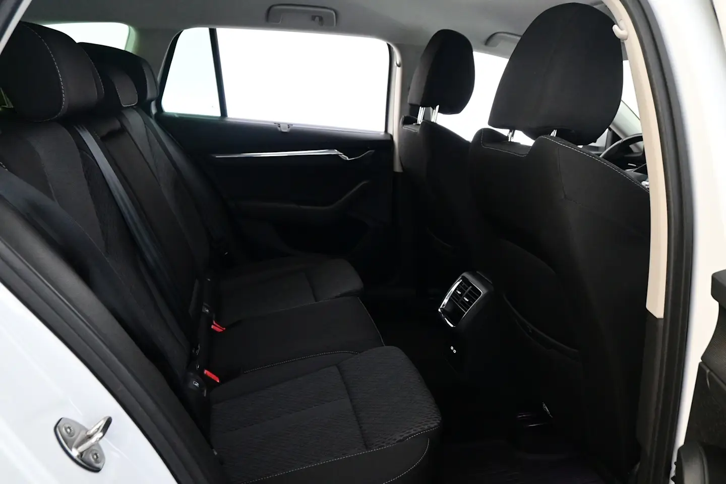 Car Image - 5nNtZq2MhUJ1lEXYUigf1