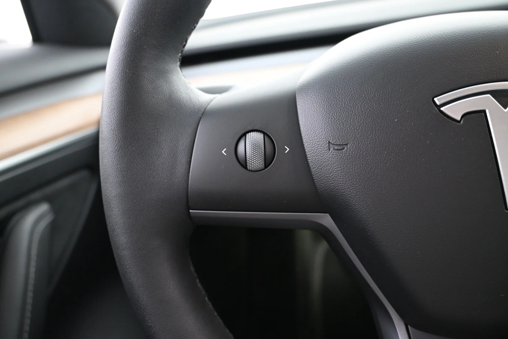 Car Image - 5aBGT9BTOjp2AeQ6bIhmL0