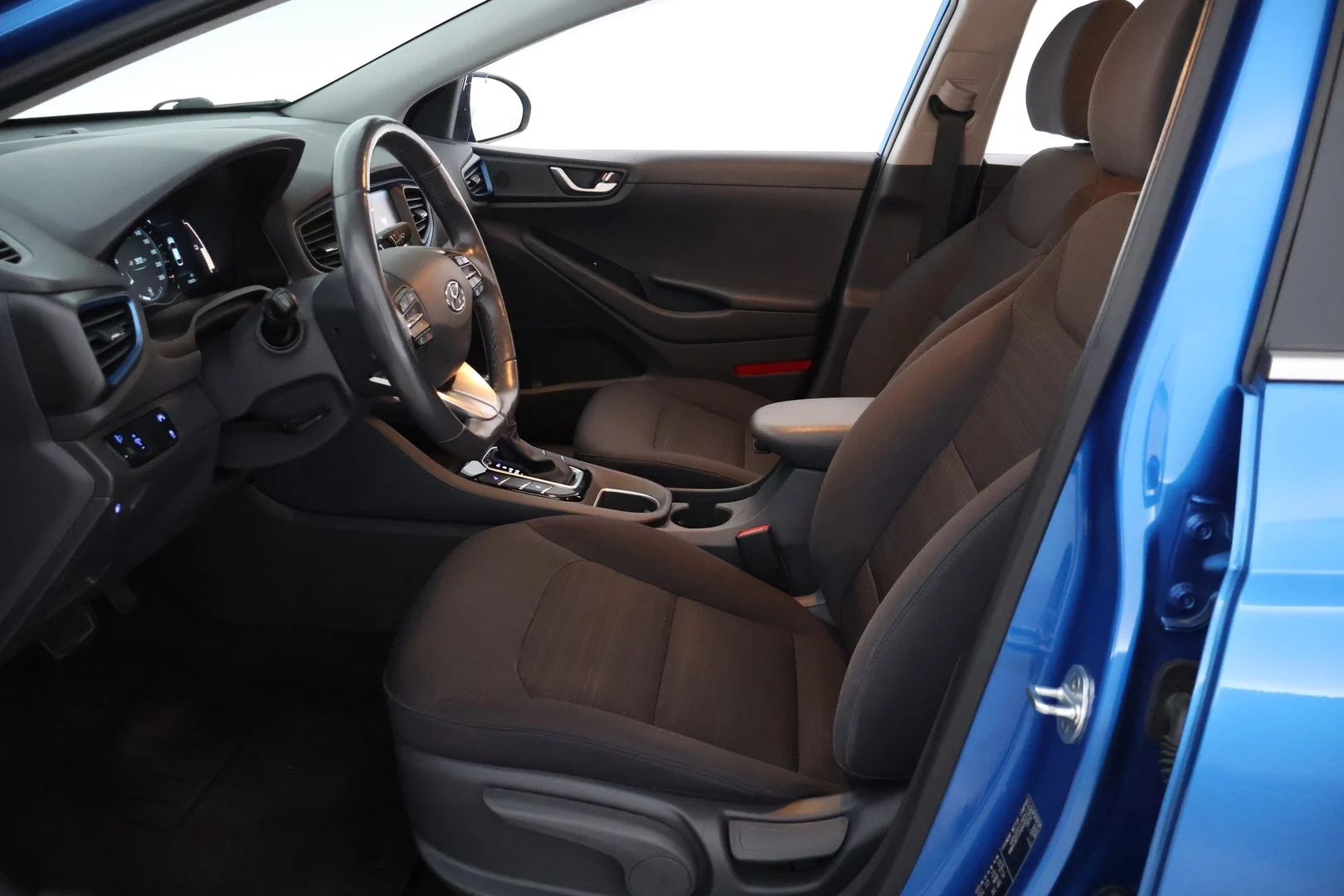 Car Image - 3oYv69DXwxe9jMR7ymCUPN