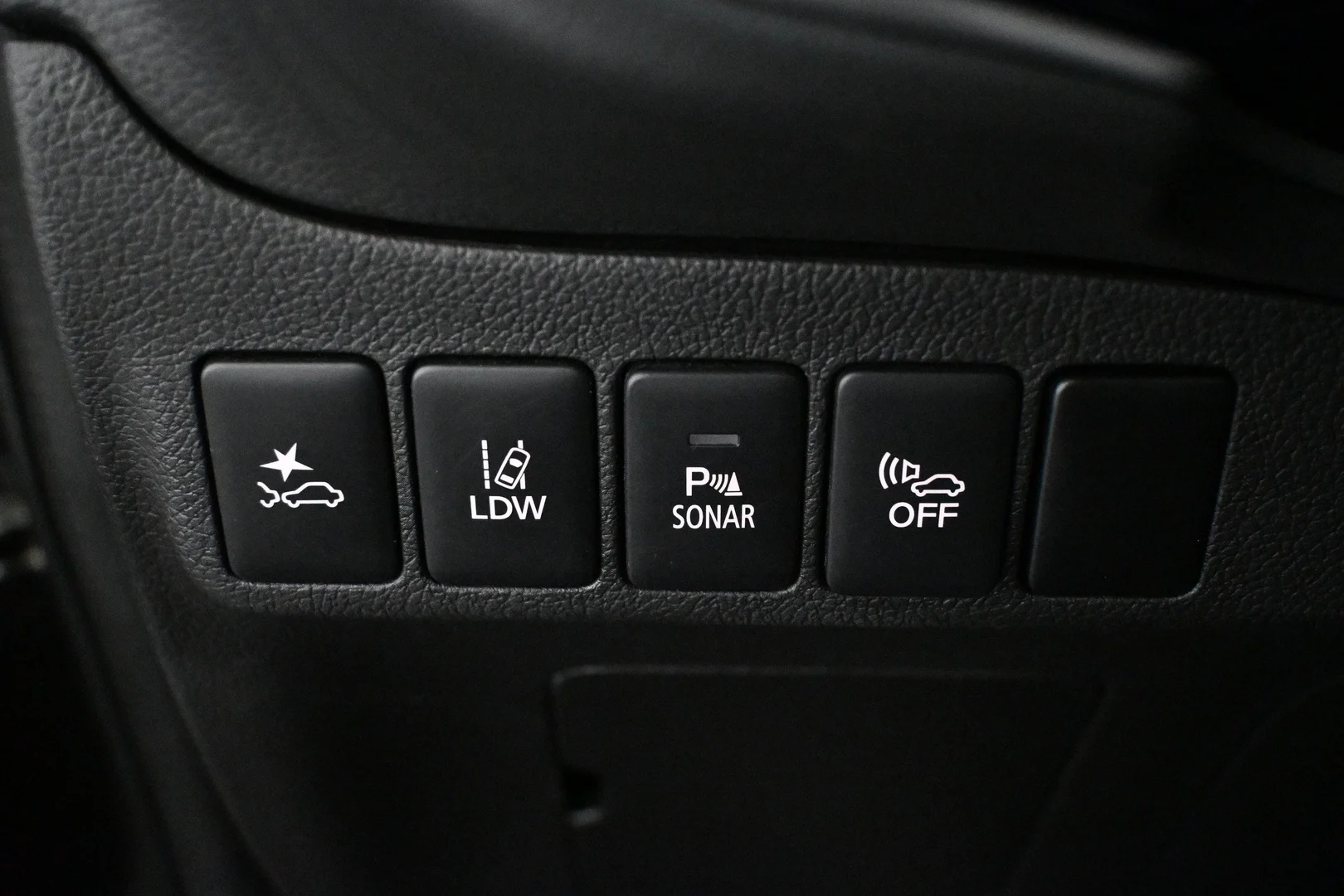 Car Image - sarHbxL4bl8PBZeNZBtLh