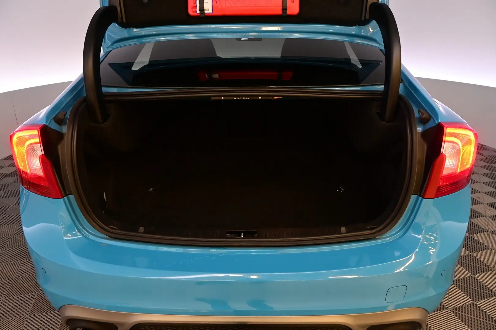 Car Image - 1FXBA6komp0abiQGJRGC3i