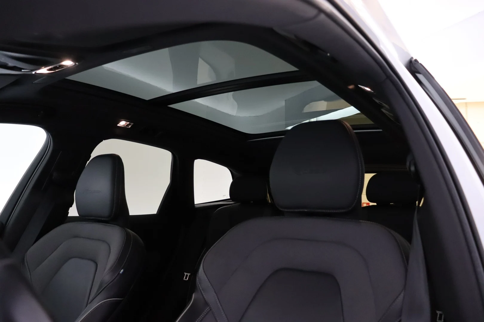 Car Image - AVsrydKDwcewLkVky9puJ