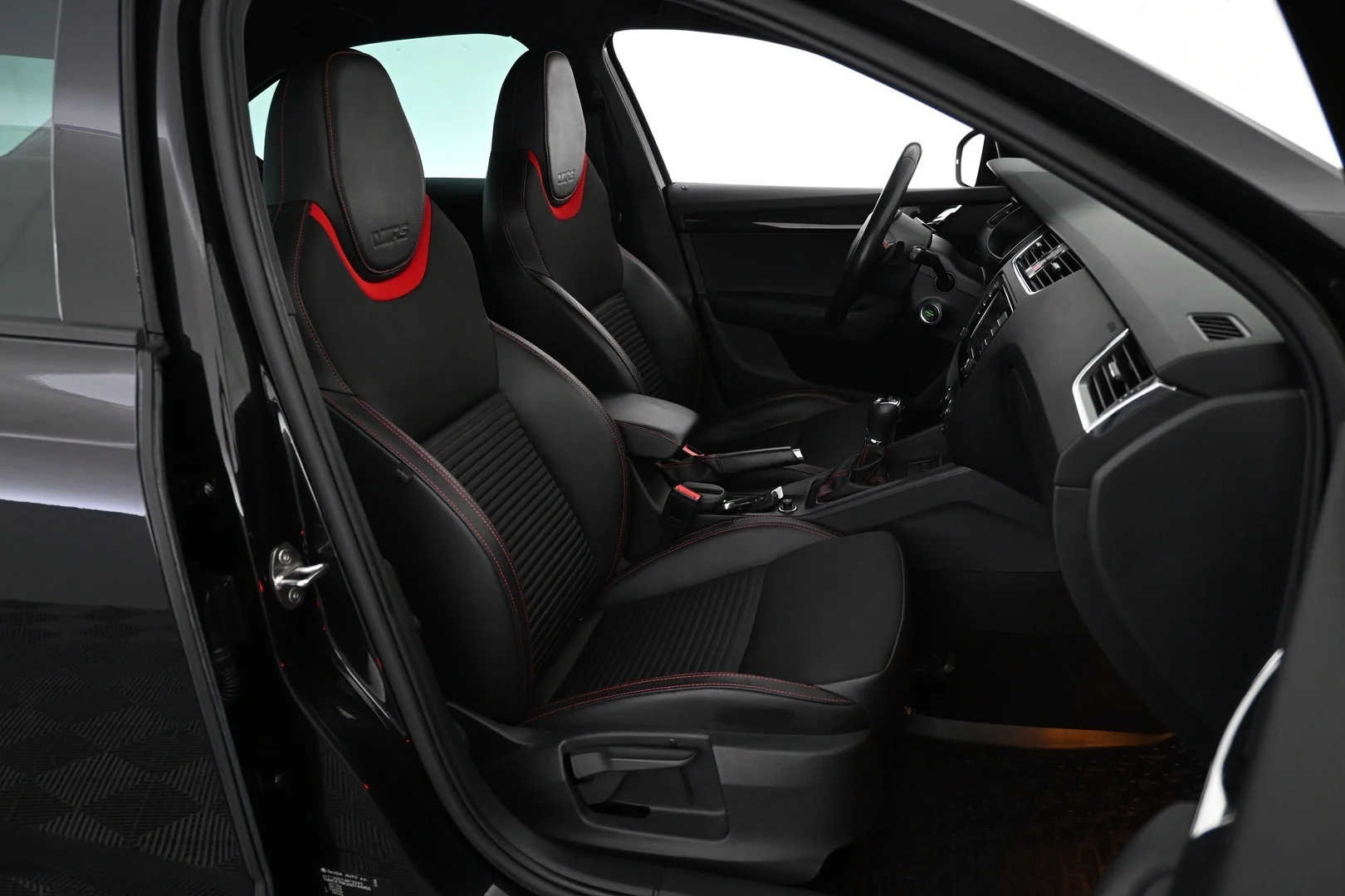Car Image - 5FqOdjkRpViTDhv3EyY7Av