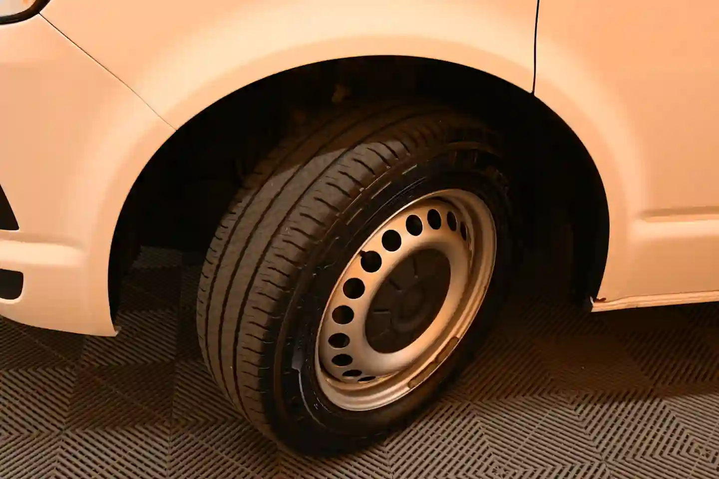 Car Image - 1poNFsisIJJ7I3ISqo2et4