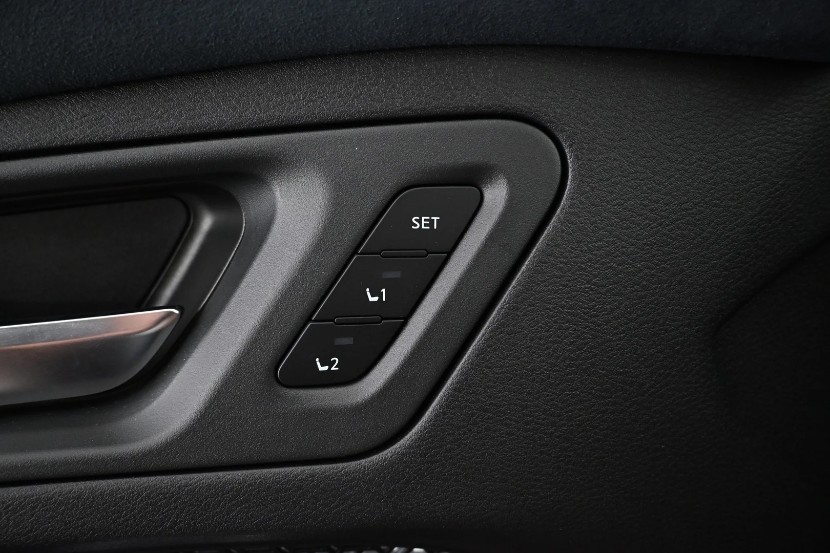 Car Image - 18UjTnLHSFbwKCLdXeIwFg
