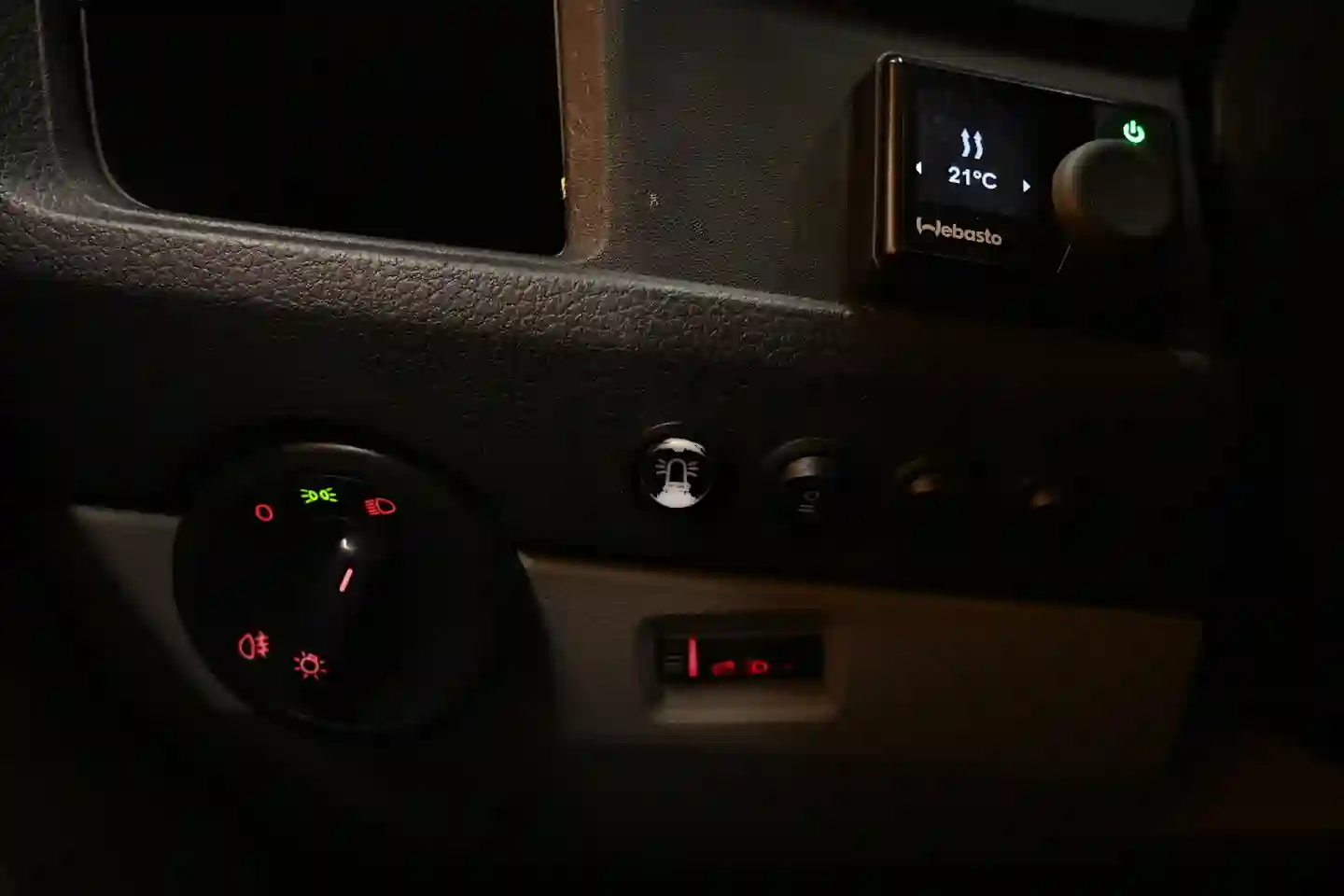 Car Image - MnmlckIlrDKzPyL9x8Ply