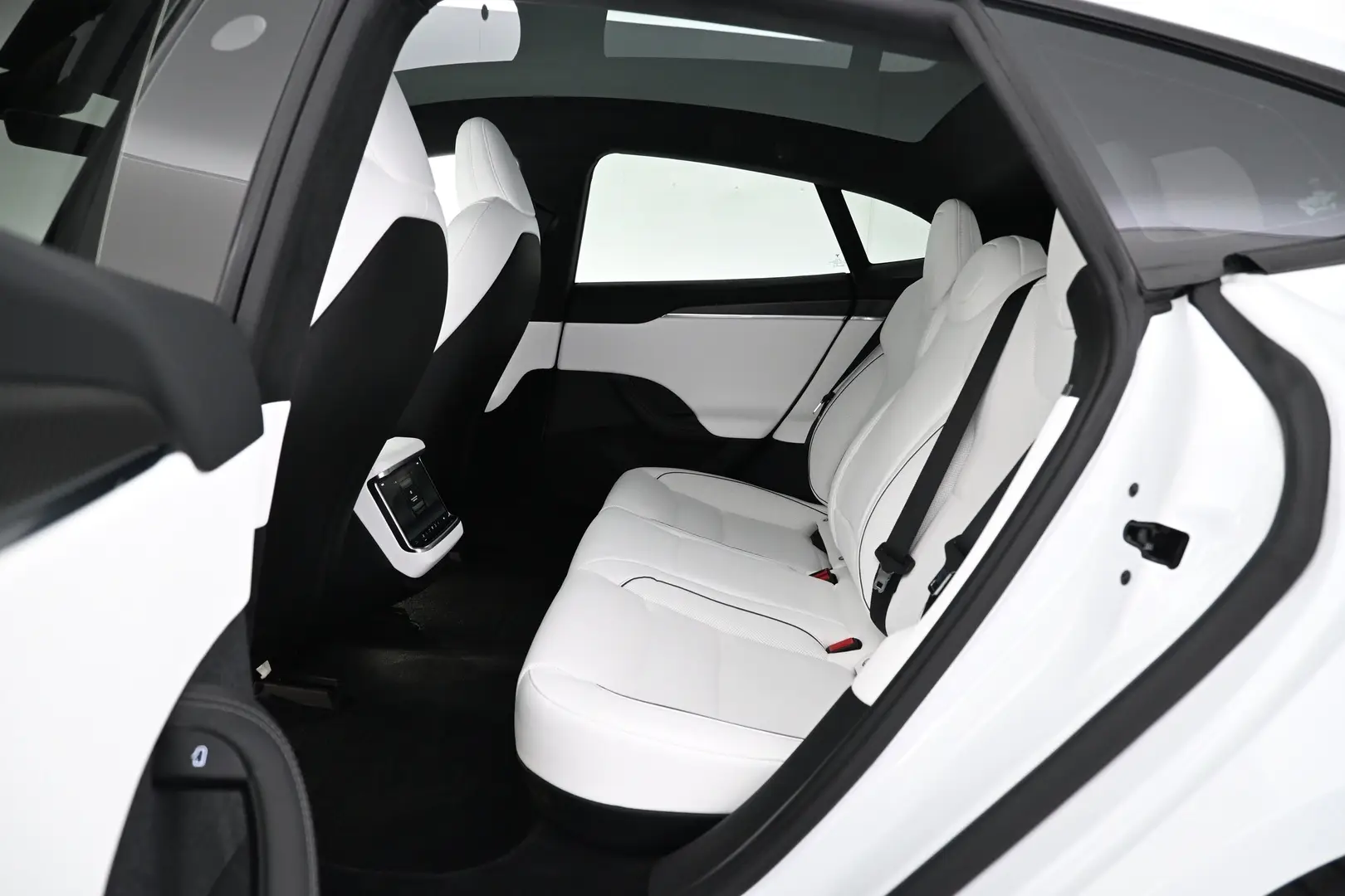 Car Image - 48ihubgTNAe2Ph50H3hqaN