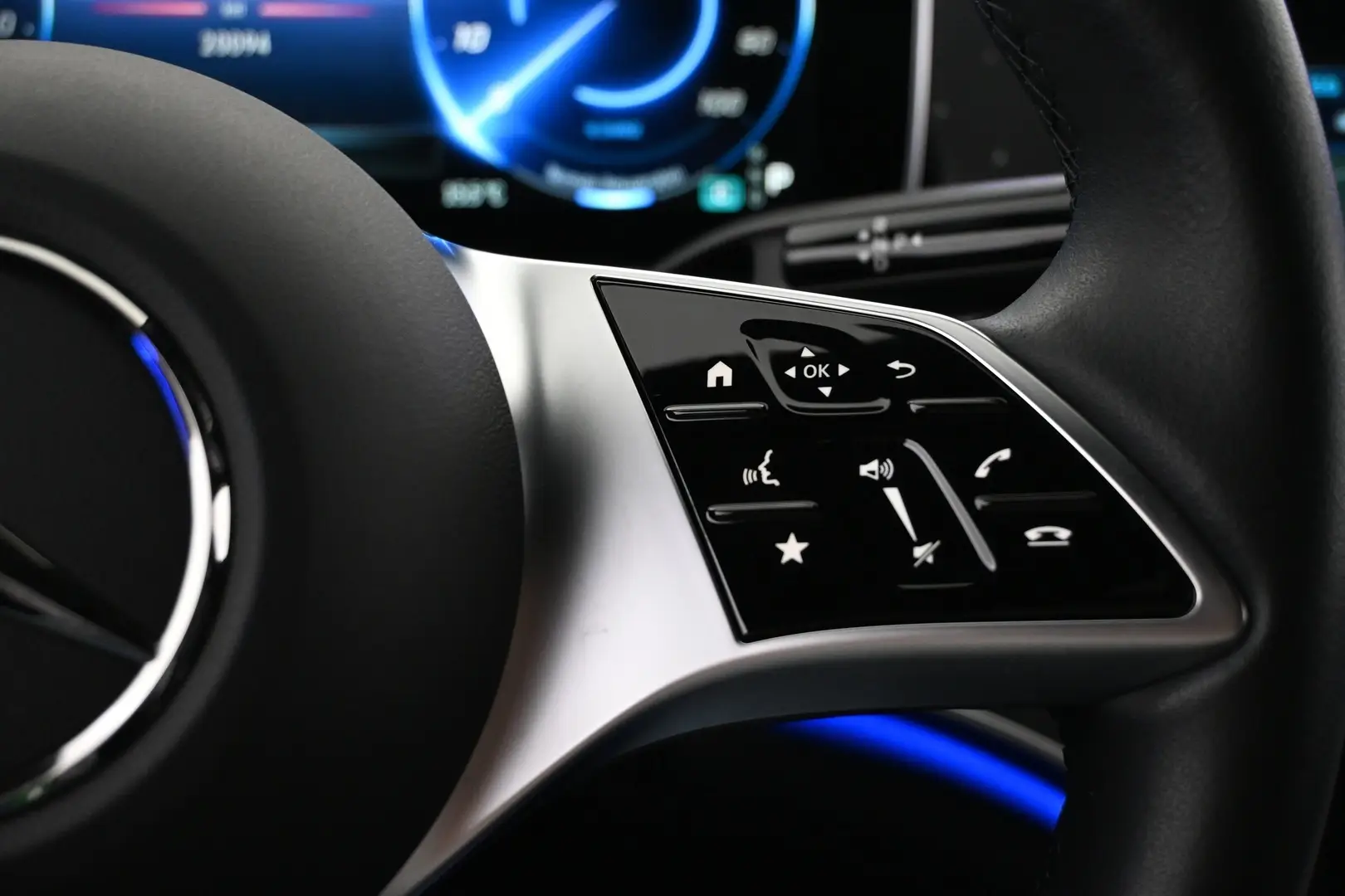 Car Image - 6YIXbFZZJ3sIInKeRDUZvl