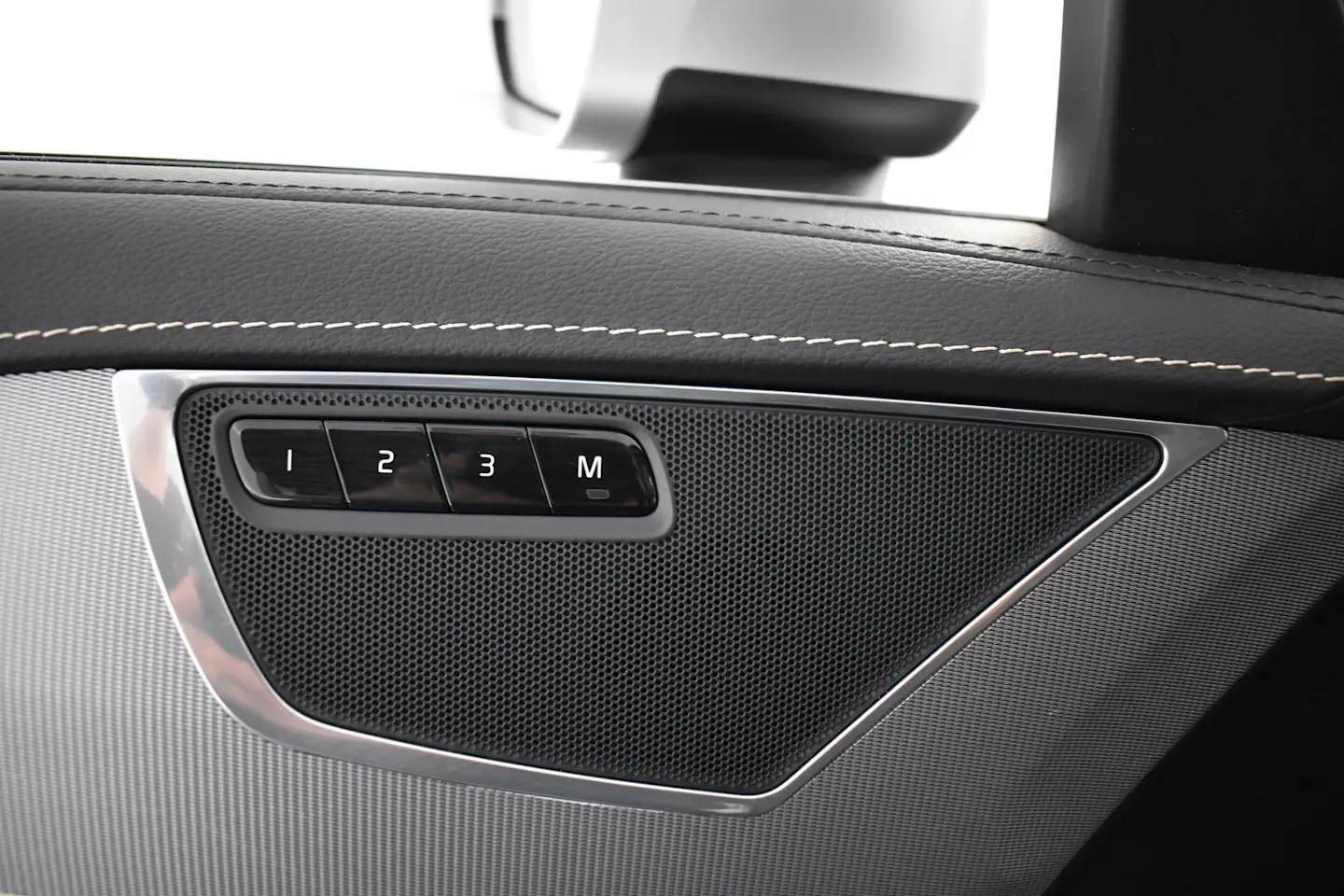 Car Image - 48R3Hpnoy2msRn9dzgeoWo