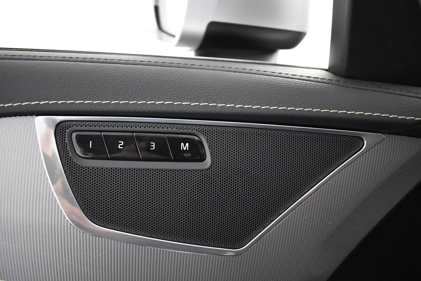 Car Image - 48R3Hpnoy2msRn9dzgeoWo