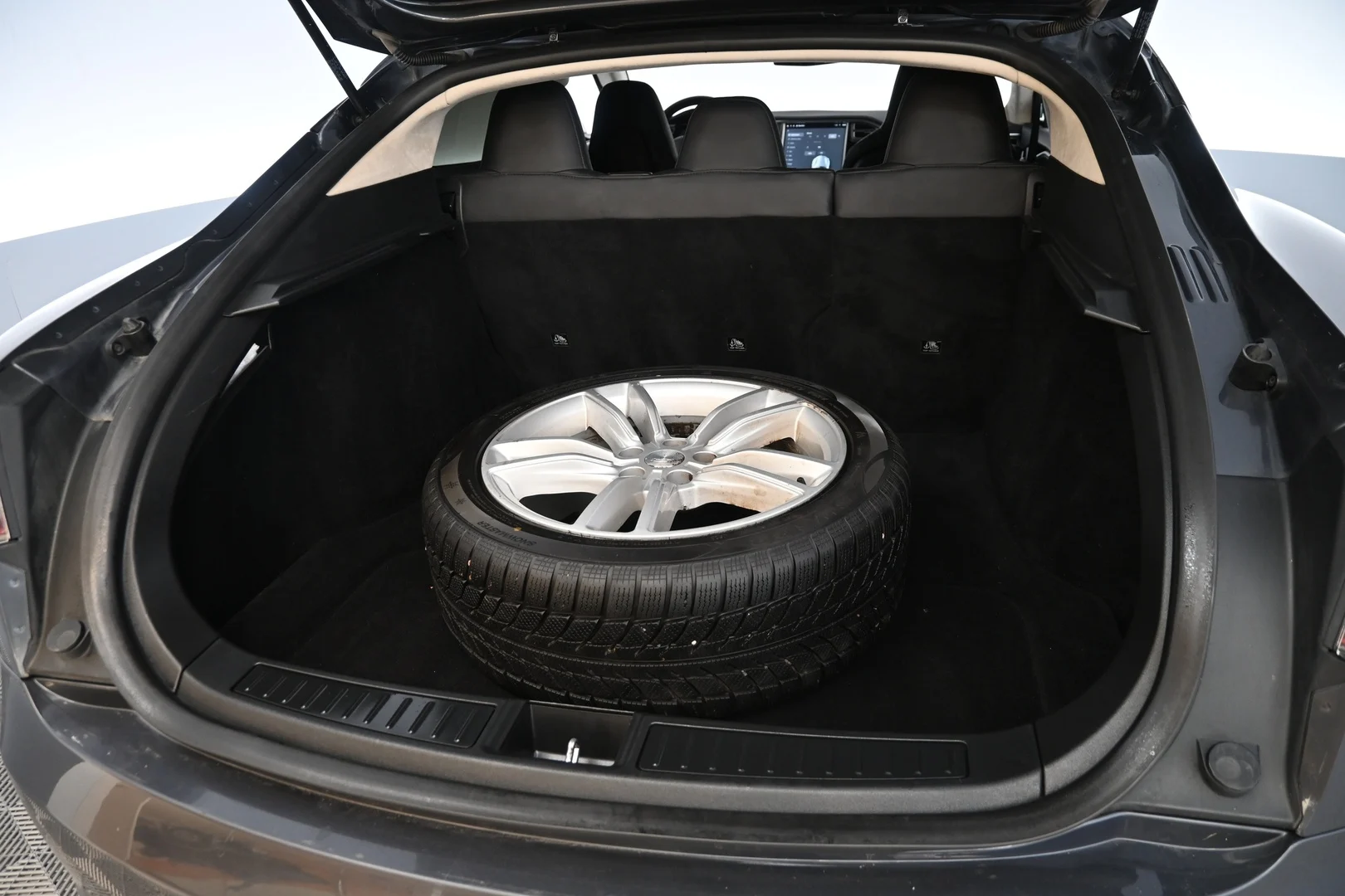 Car Image - 6KgDfqmC8QIq3PZNLtmXJj