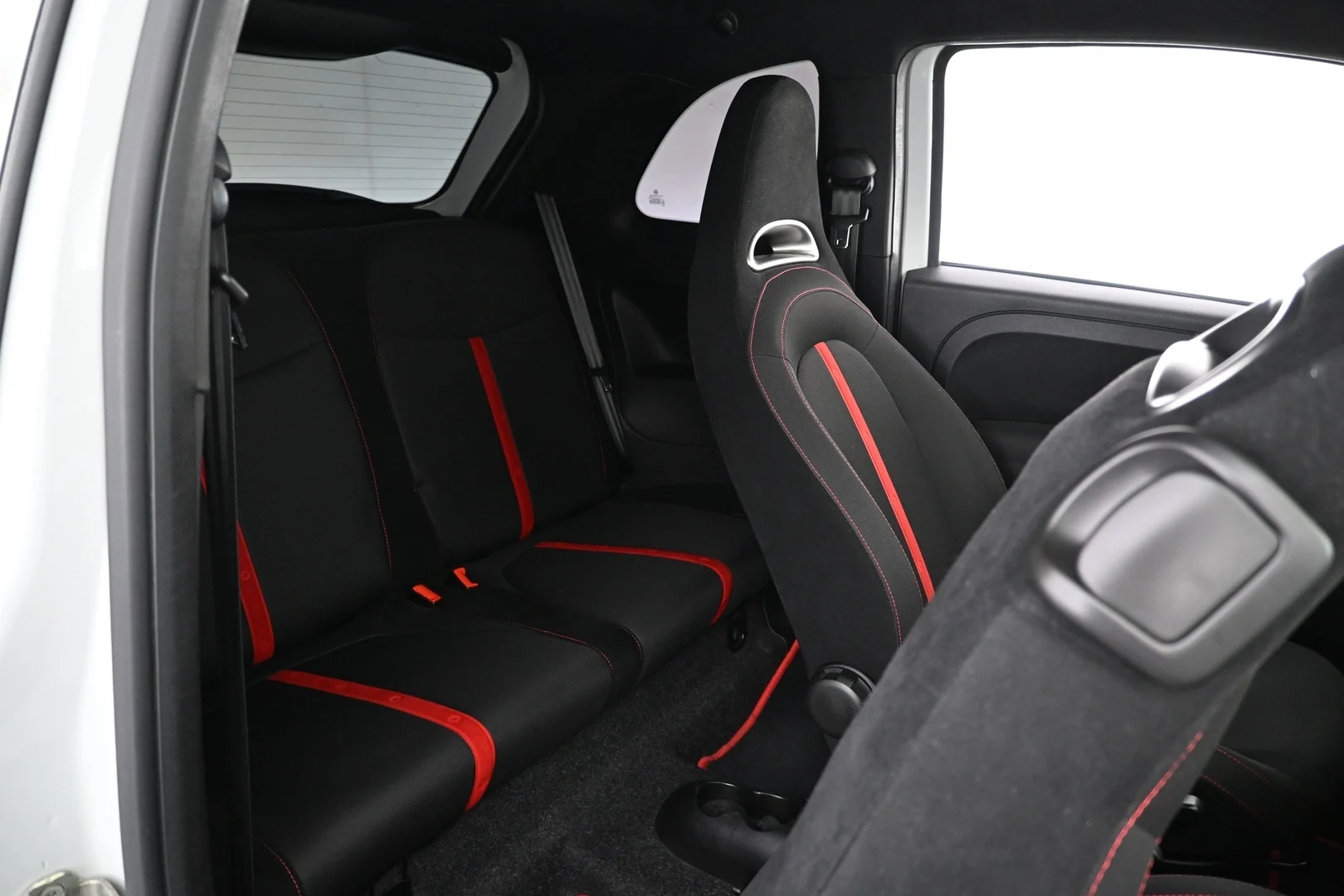 Car Image - oKVR2MVfsATWLC3ML7oFI