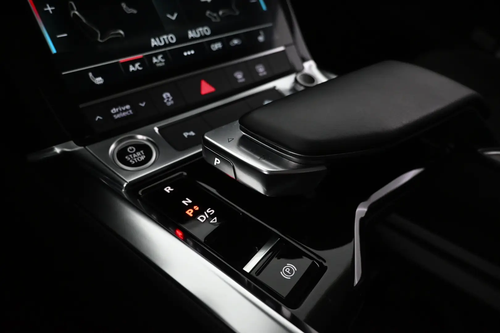 Car Image - 3Vd6rqLcCILtbXbPn44MfE