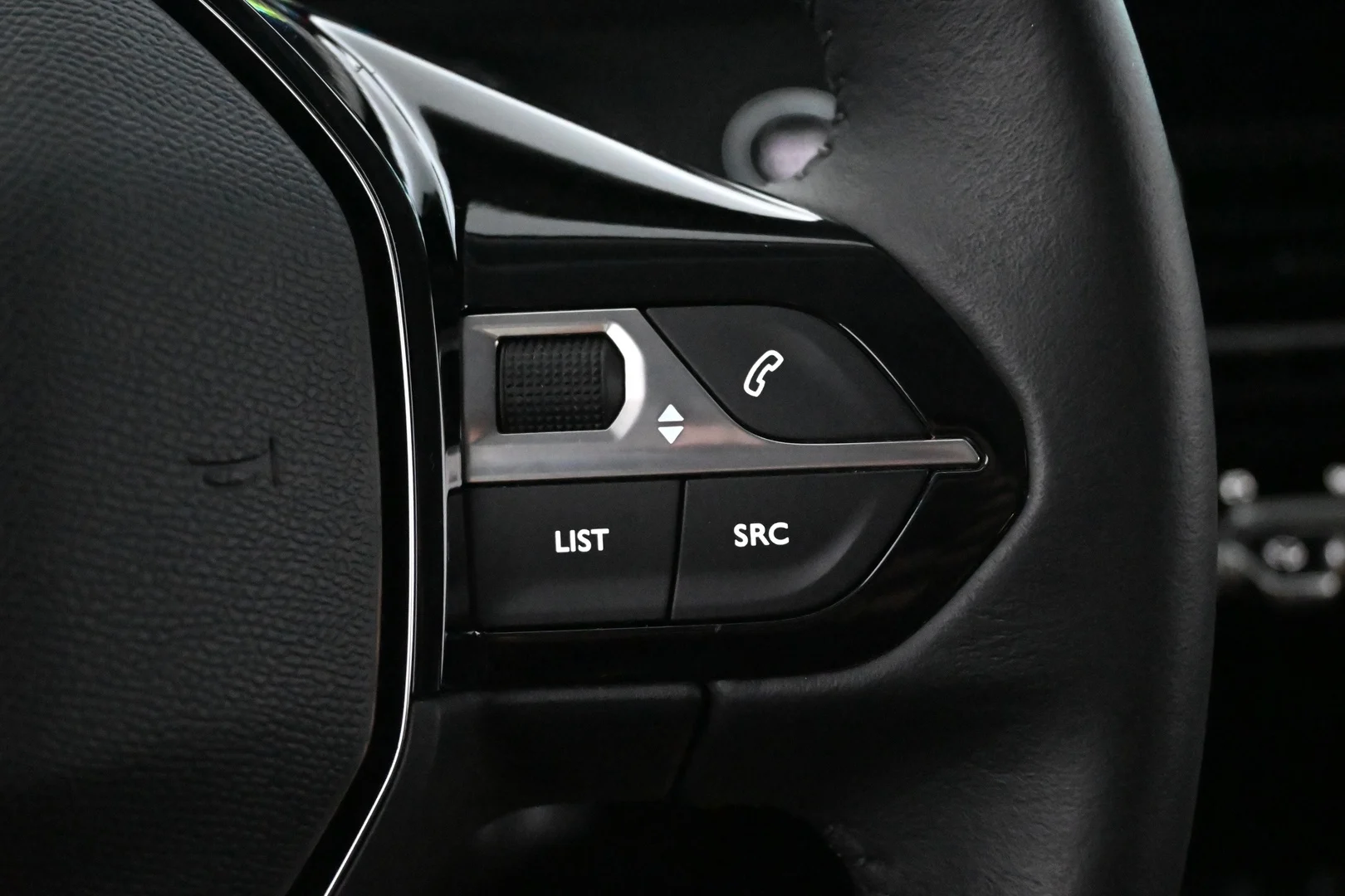 Car Image - 7qIINLdzRwwa7RBJci1Rfv