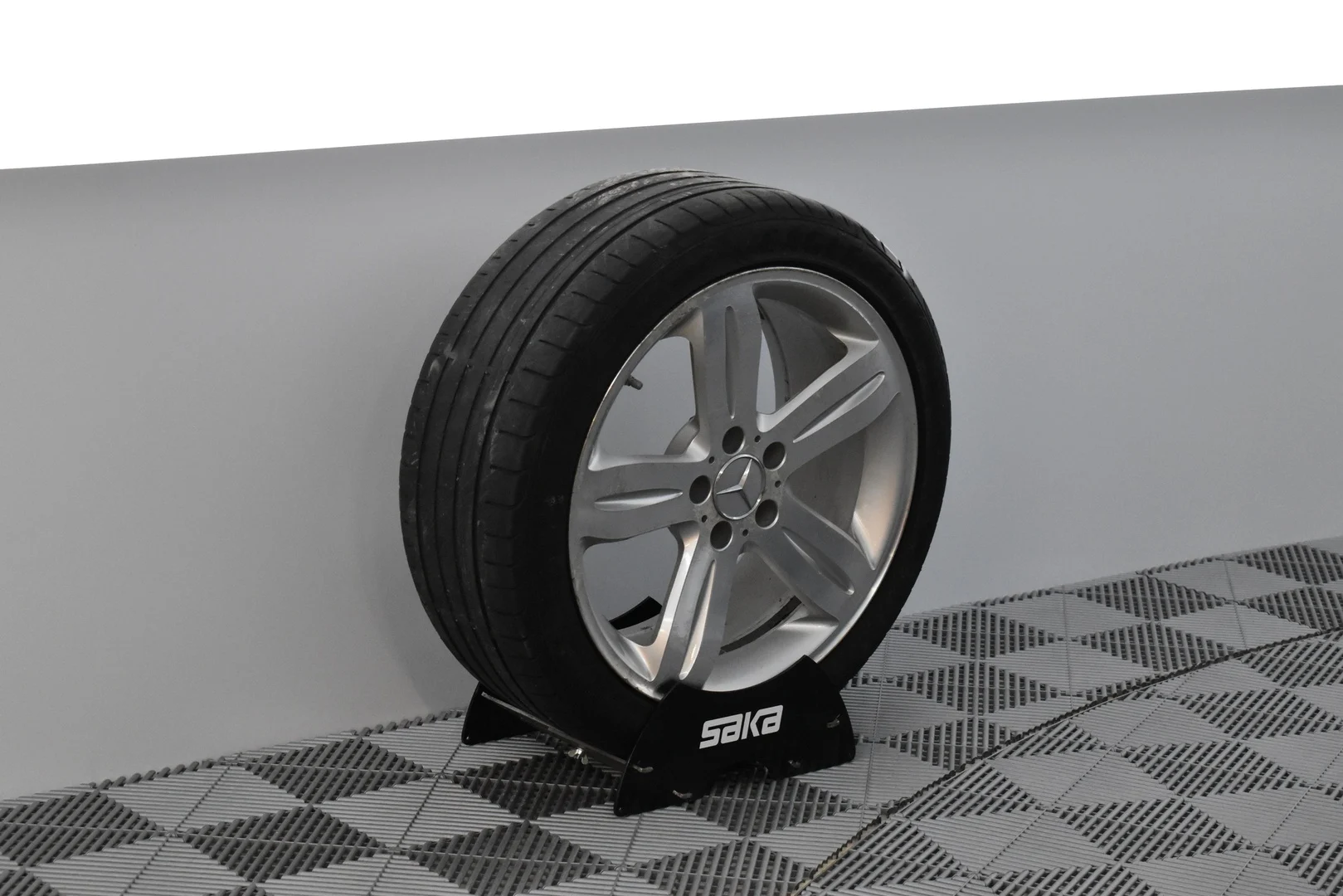 Car Image - ifeLo4KNeiWyfaKPE7Fpo