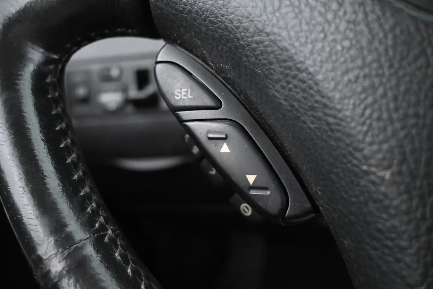 Car Image - 3z5XIPdRKdSnTrwzjjnVur