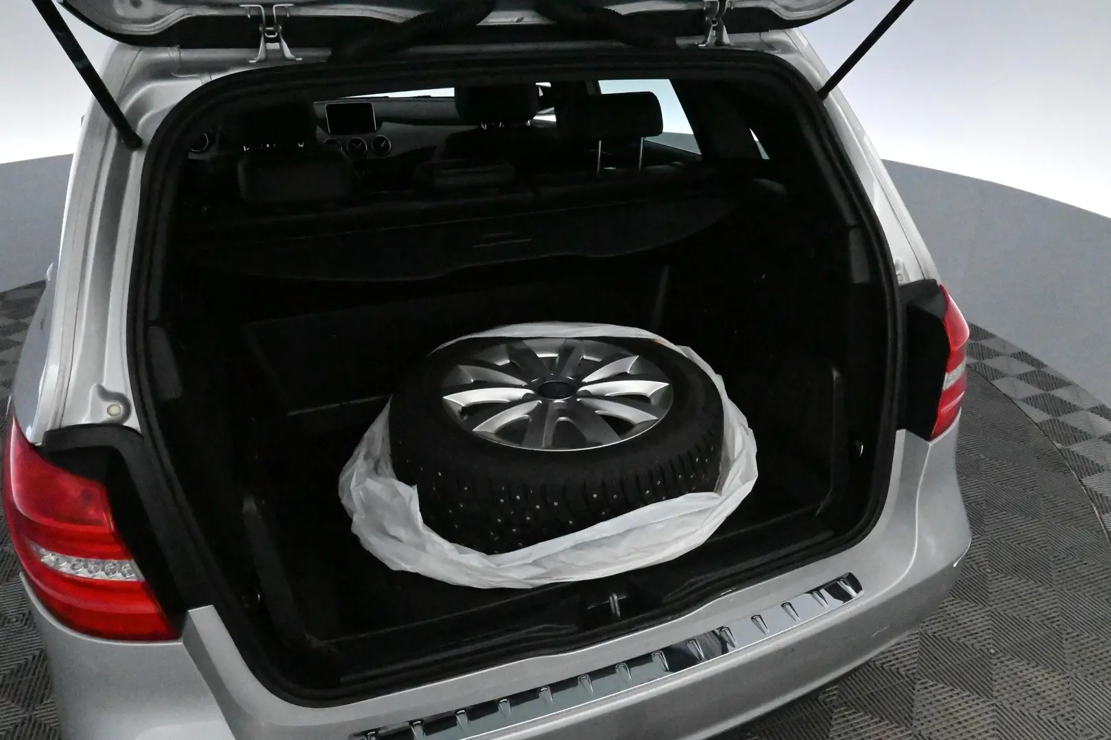 Car Image - 101yZpf2KpEGh7uISWLT2I