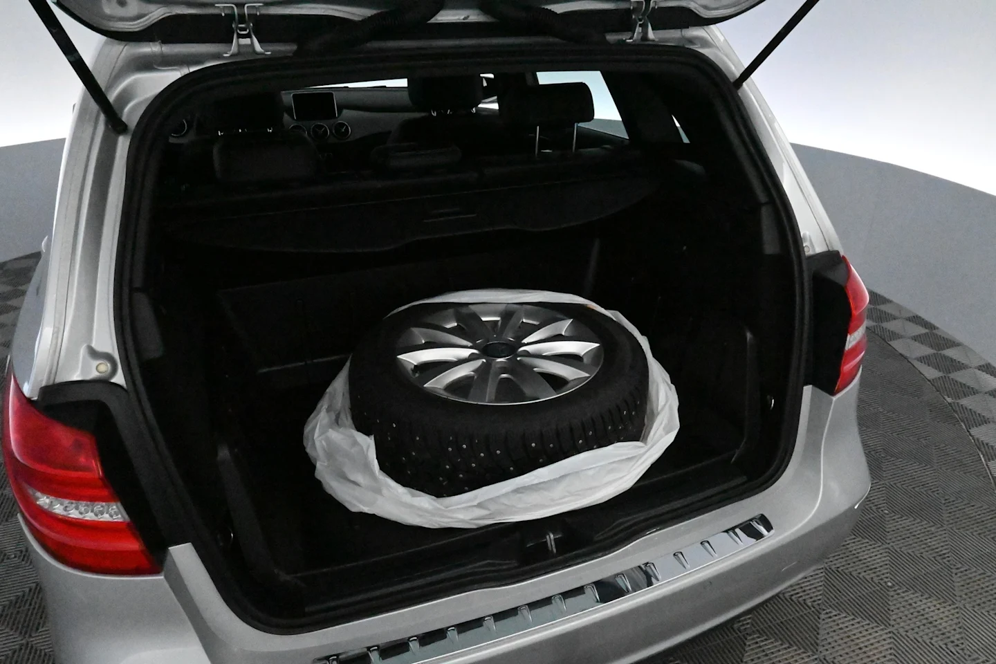 Car Image - 101yZpf2KpEGh7uISWLT2I
