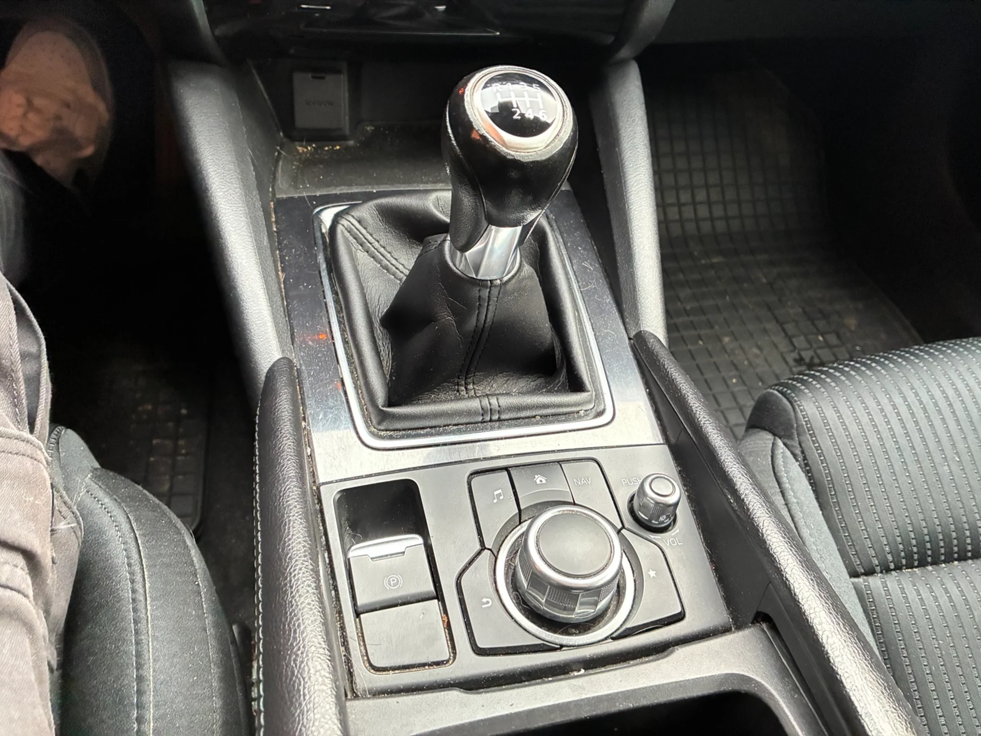 Car Image - 1QKH5SEw0i70pg6DaOl14H