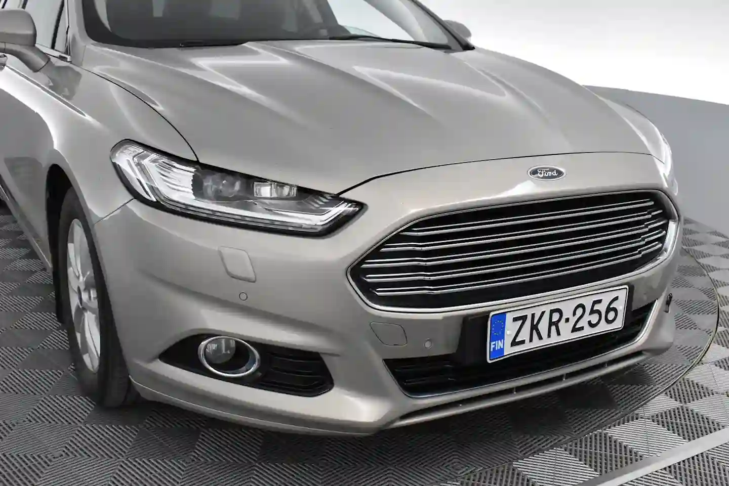 Car Image - eVG27zK8pwbeufiCfn0n0