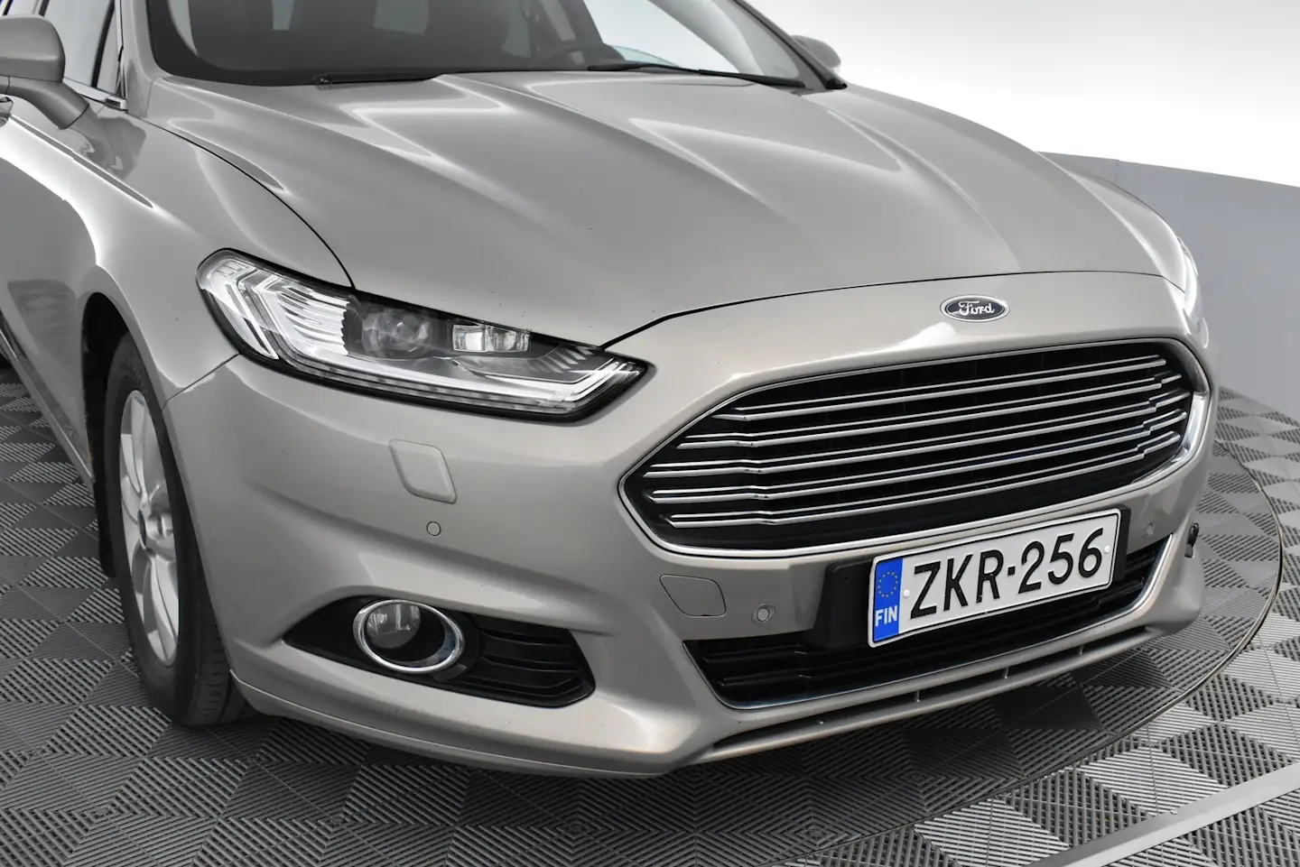 Car Image - eVG27zK8pwbeufiCfn0n0
