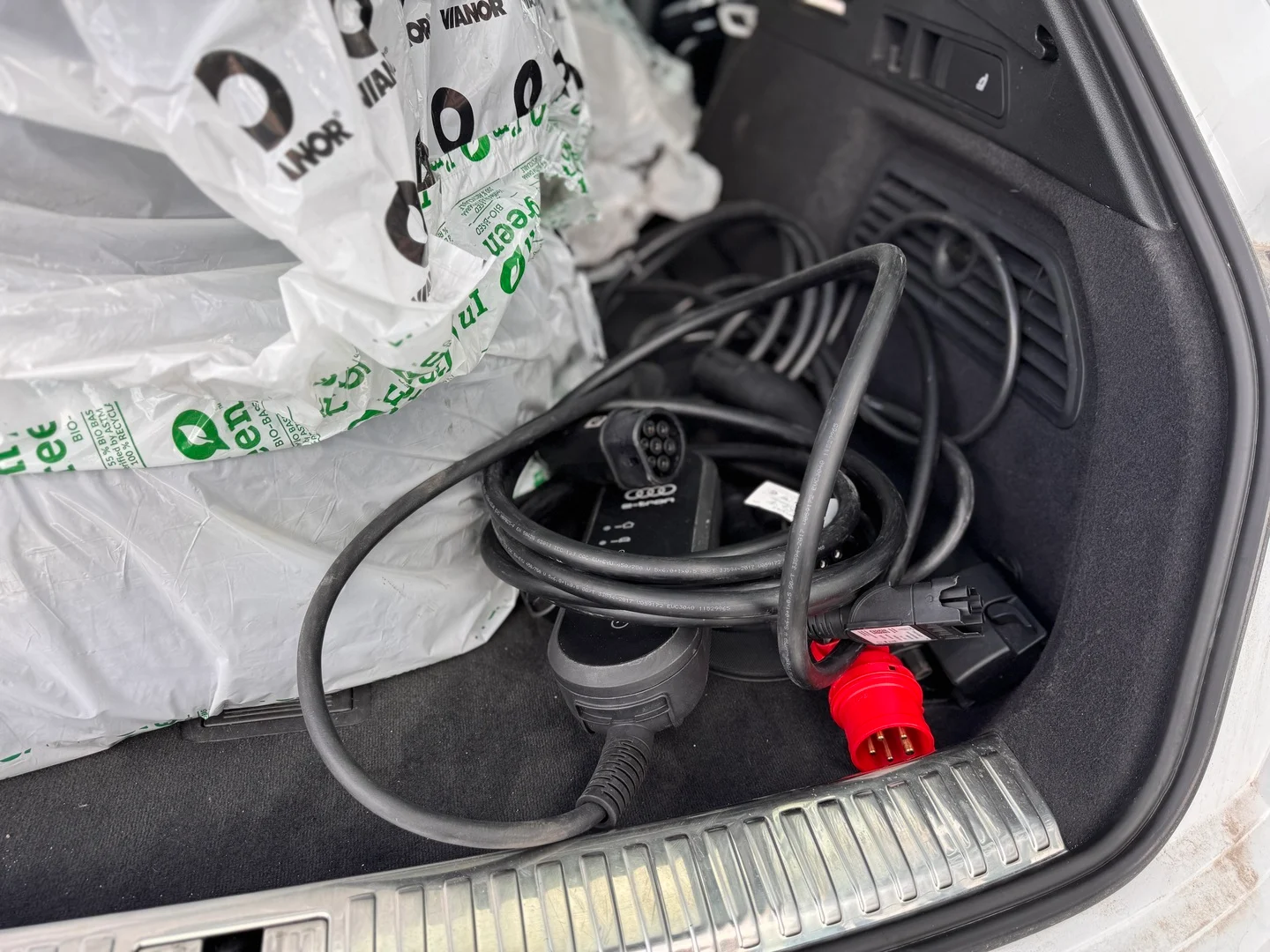 Car Image - 1JfsIEGSVWc74AAxnOY45c