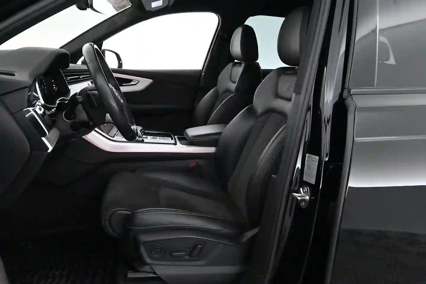 Car Image - 5NtqHOEUfpiUMa9xpOzx5c