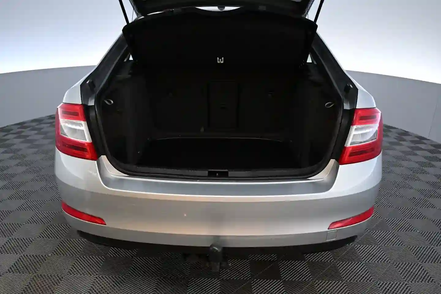 Car Image - 7fH9ATi2ufQmDMcmvsRx9i