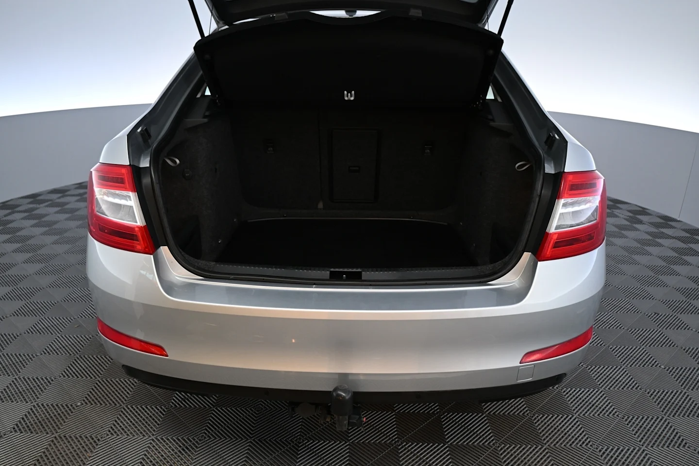 Car Image - 7fH9ATi2ufQmDMcmvsRx9i